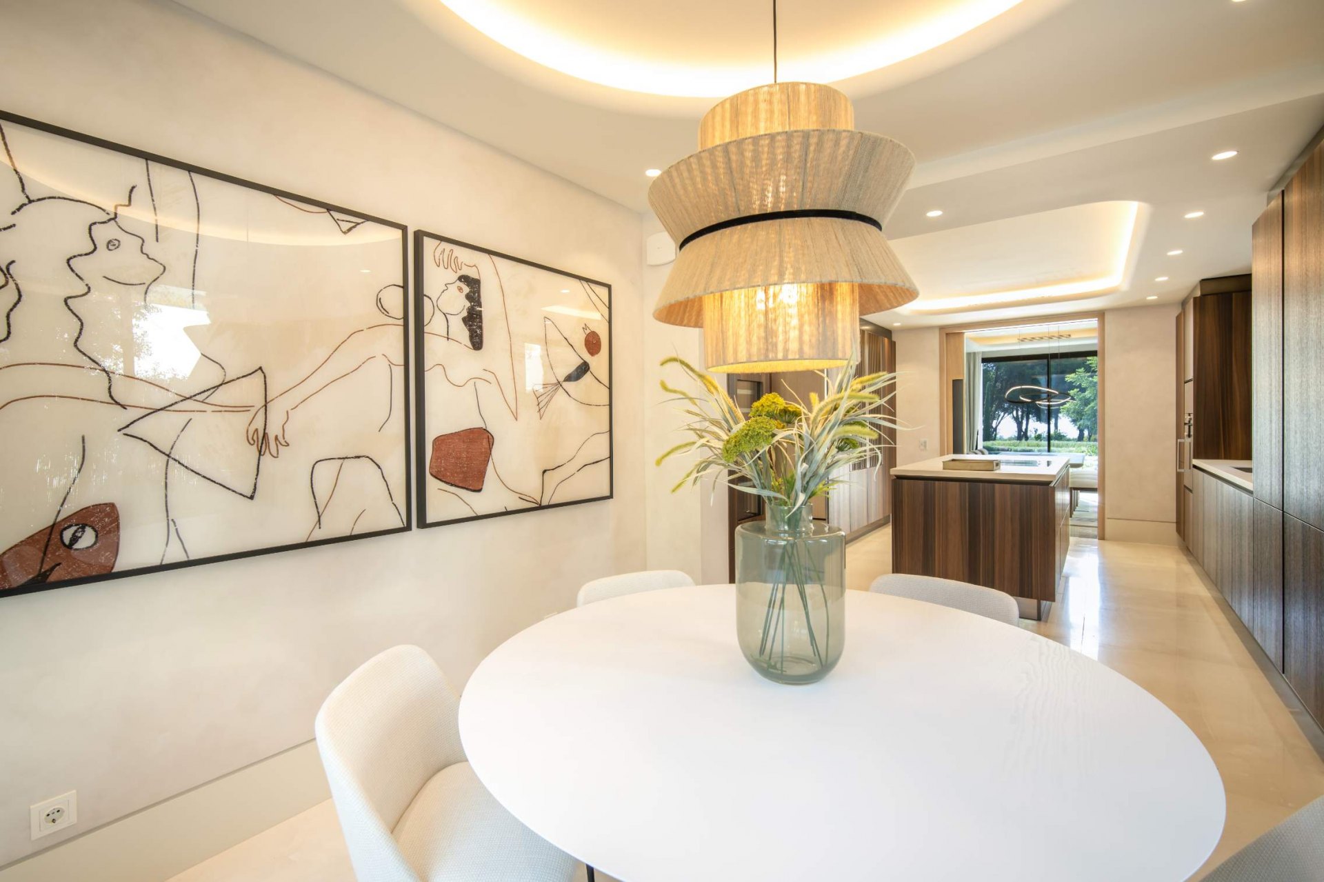 Magnífica exclusiva gran villa de nueva construcción en la Milla de Oro con preciosas vistas al mar