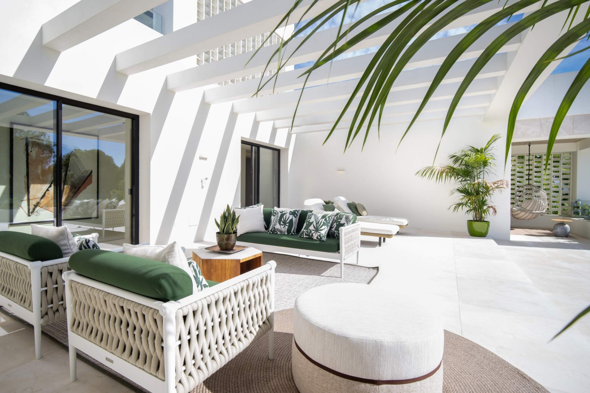 Magnífica exclusiva gran villa de nueva construcción en la Milla de Oro con preciosas vistas al mar