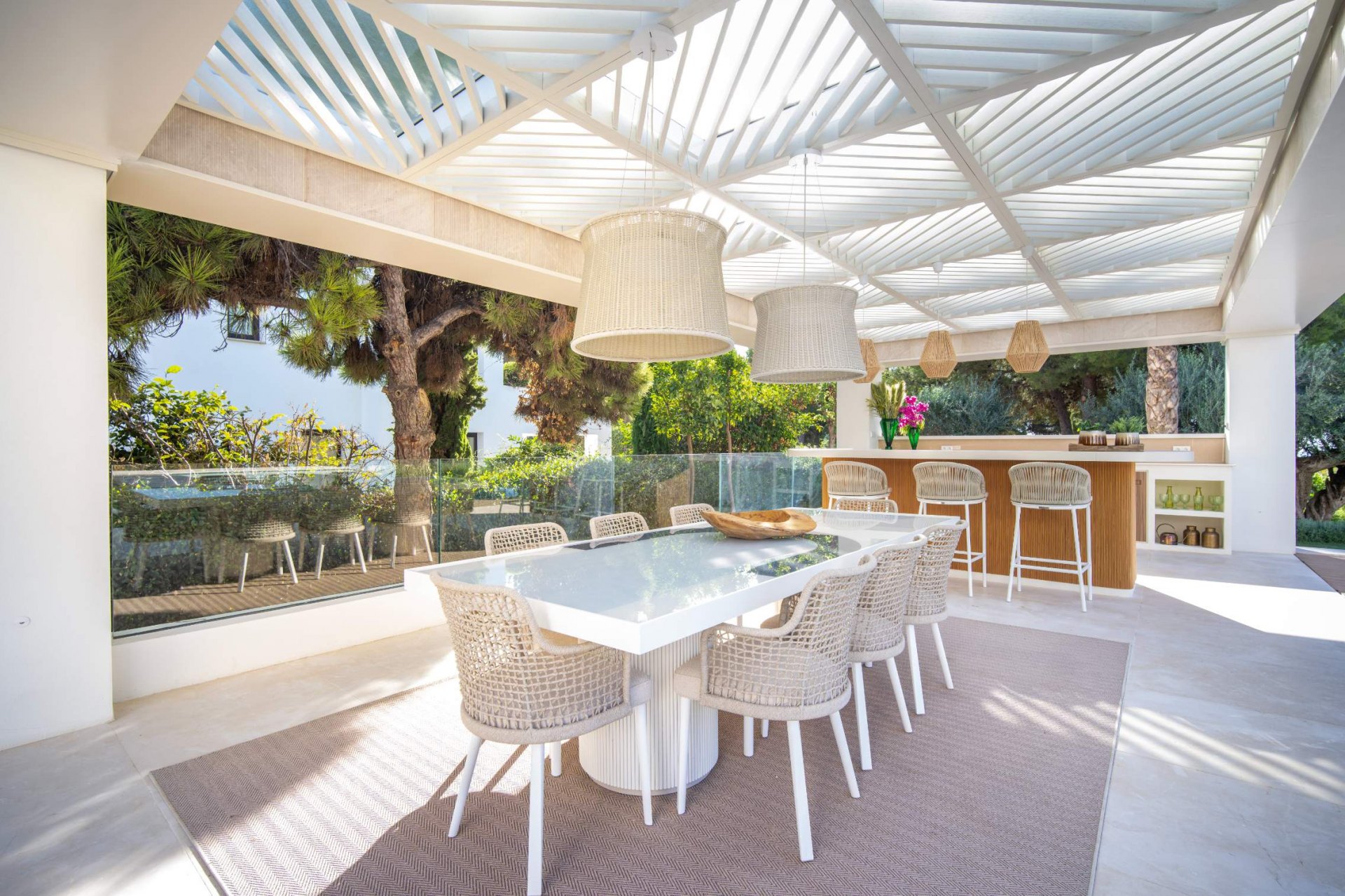 Magnífica exclusiva gran villa de nueva construcción en la Milla de Oro con preciosas vistas al mar