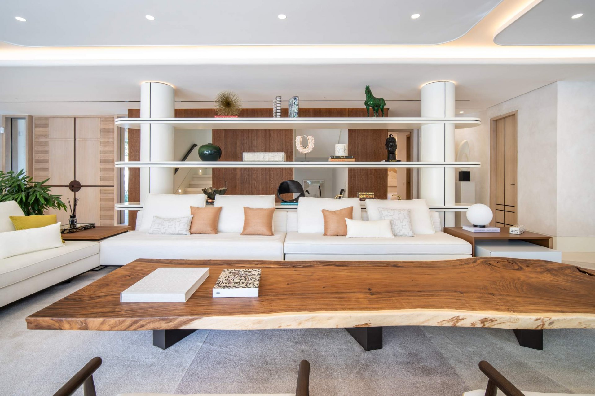 Magnífica exclusiva gran villa de nueva construcción en la Milla de Oro con preciosas vistas al mar