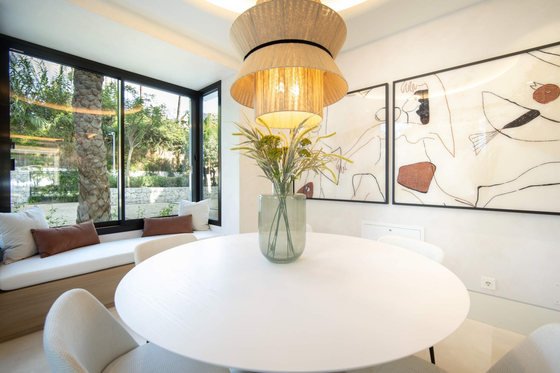 Magnífica exclusiva gran villa de nueva construcción en la Milla de Oro con preciosas vistas al mar