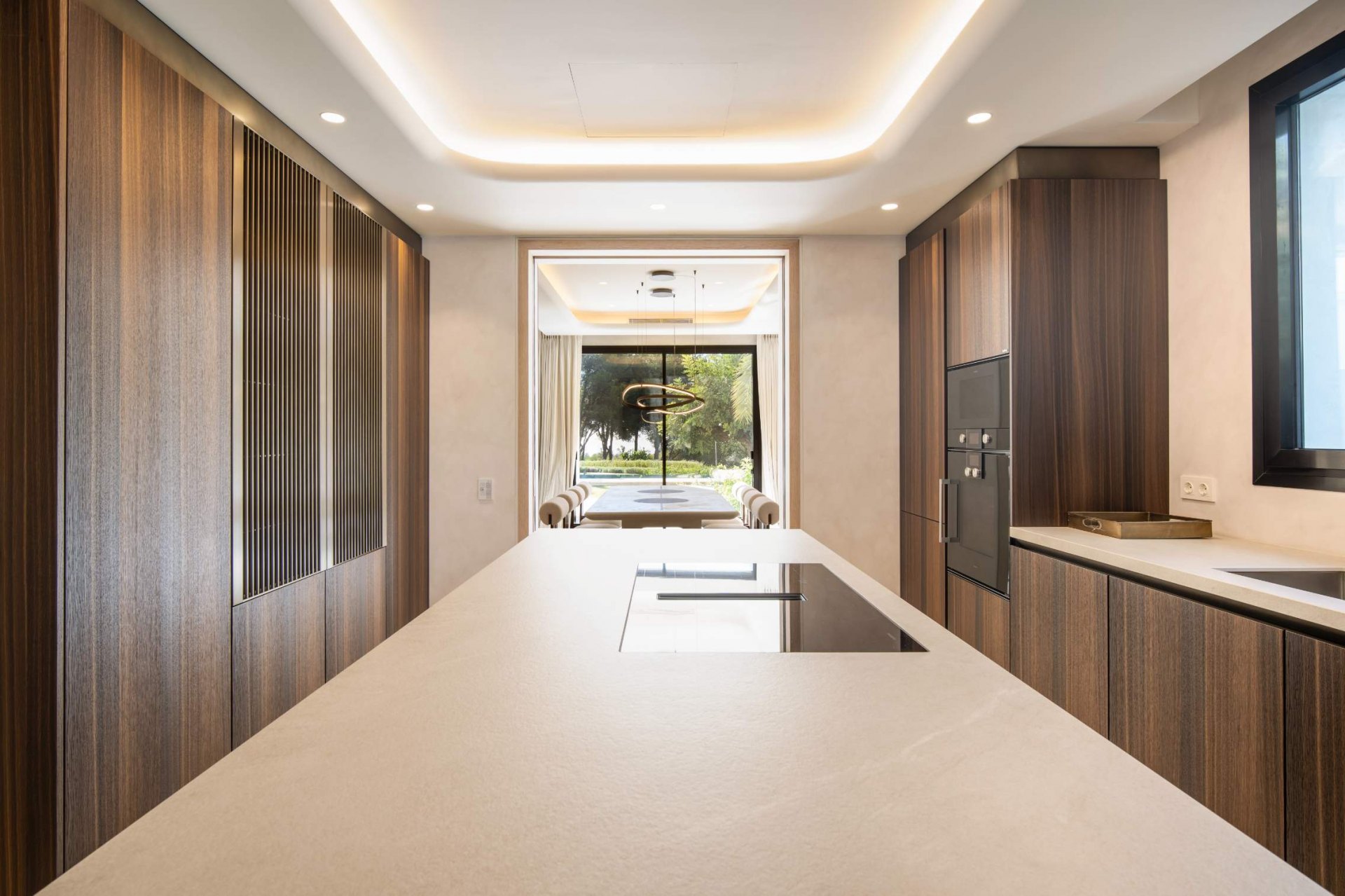 Magnífica exclusiva gran villa de nueva construcción en la Milla de Oro con preciosas vistas al mar