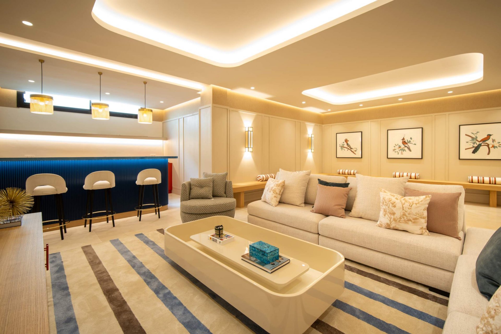 Magnífica exclusiva gran villa de nueva construcción en la Milla de Oro con preciosas vistas al mar