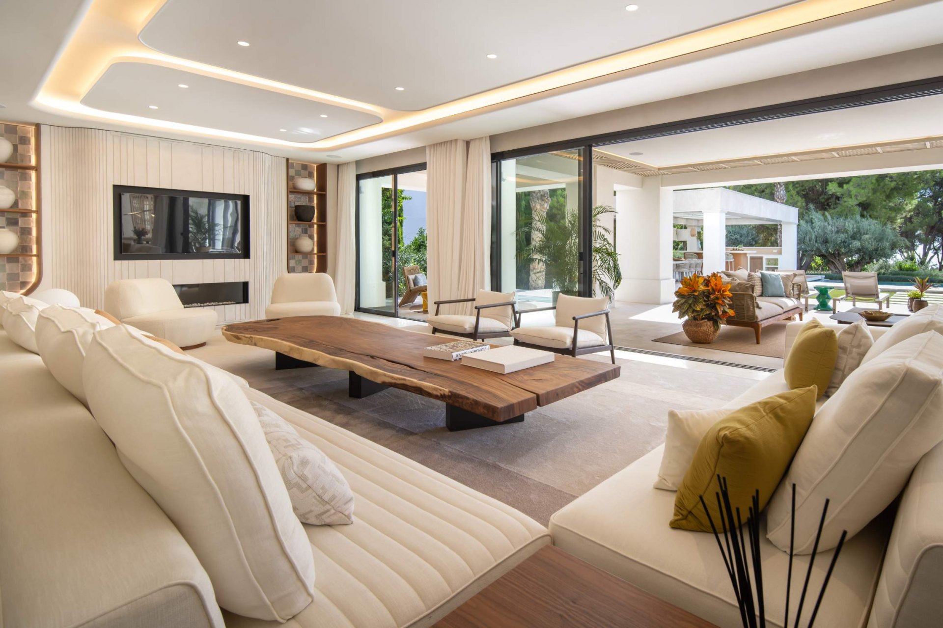 Magnífica exclusiva gran villa de nueva construcción en la Milla de Oro con preciosas vistas al mar