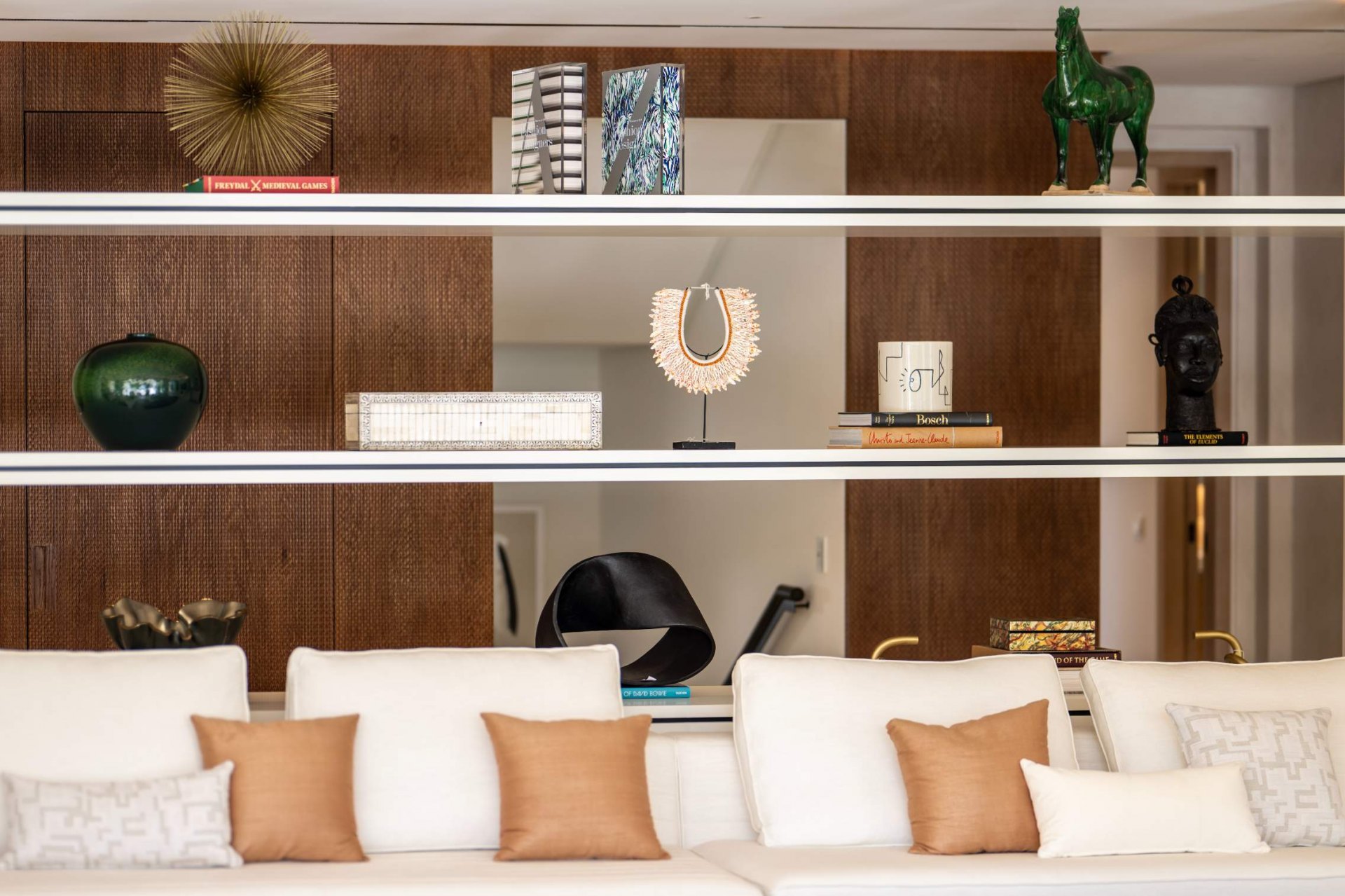 Magnífica exclusiva gran villa de nueva construcción en la Milla de Oro con preciosas vistas al mar