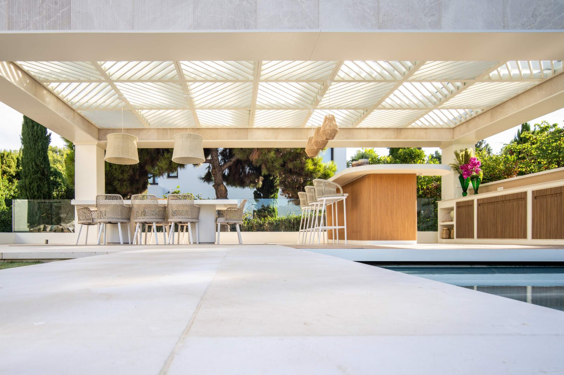 Magnífica exclusiva gran villa de nueva construcción en la Milla de Oro con preciosas vistas al mar