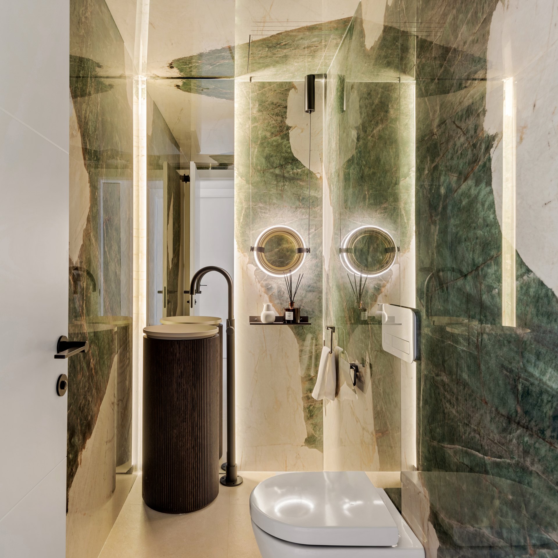 Stunning high end penthouse with spectacular sea views on the beachfront in Marbella East