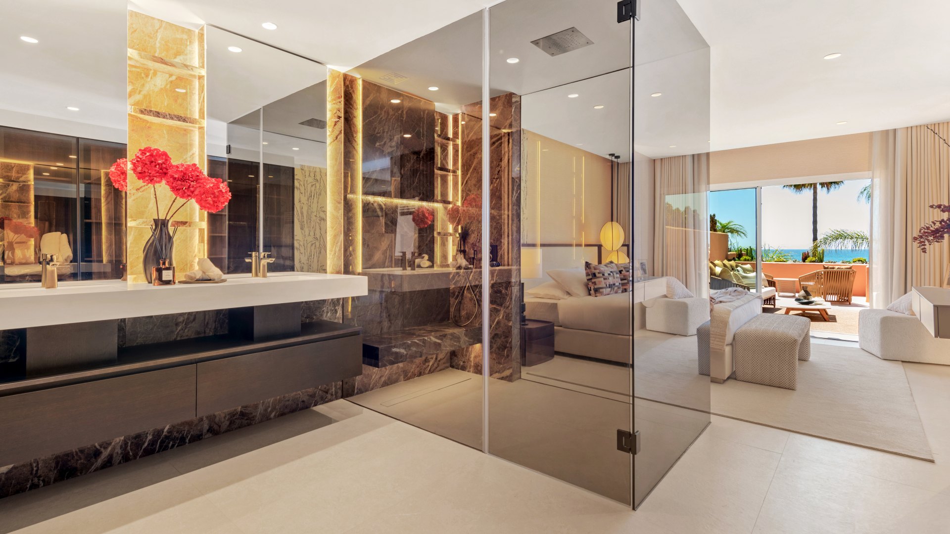 Stunning high end penthouse with spectacular sea views on the beachfront in Marbella East