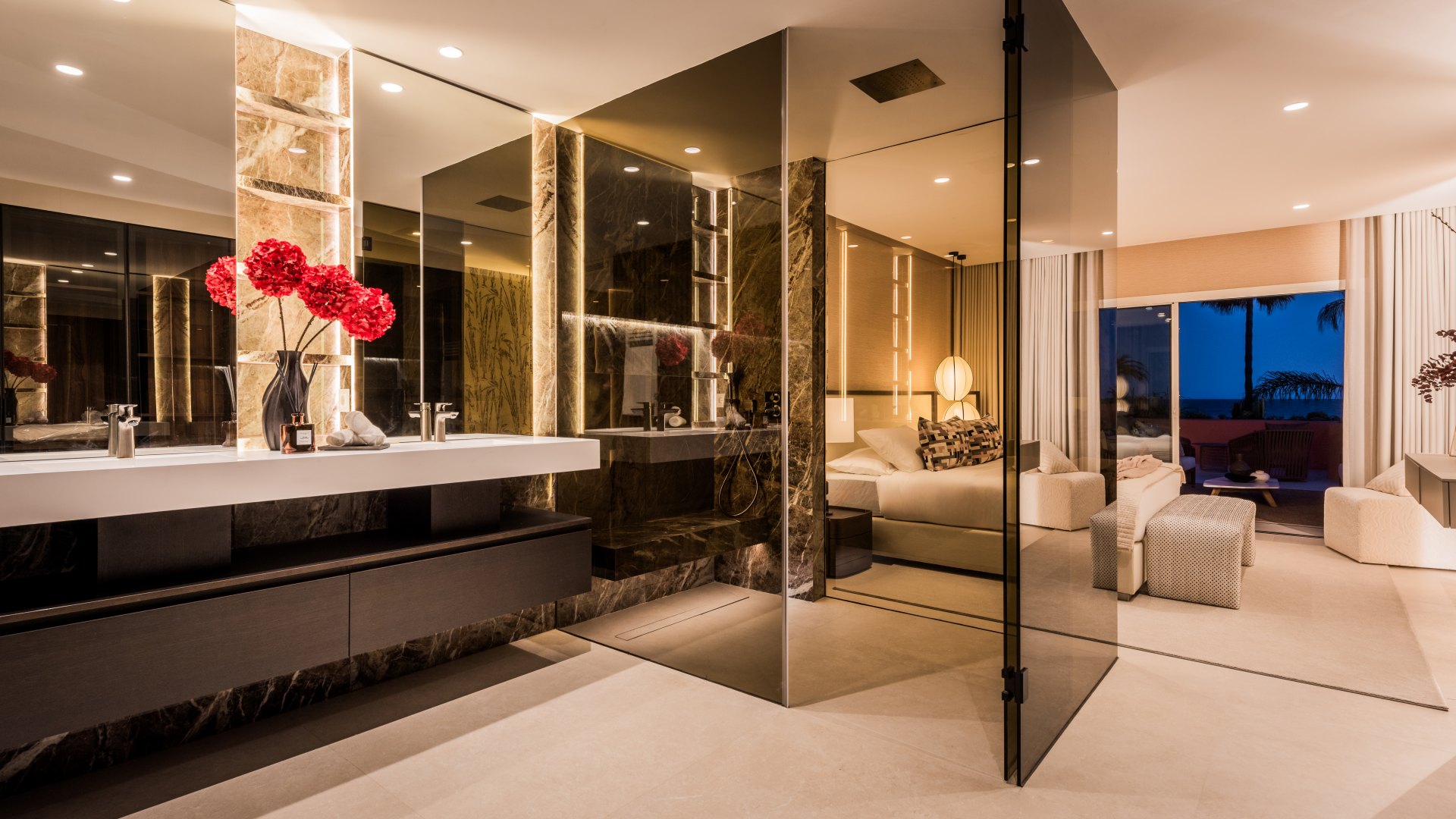 Stunning high end penthouse with spectacular sea views on the beachfront in Marbella East