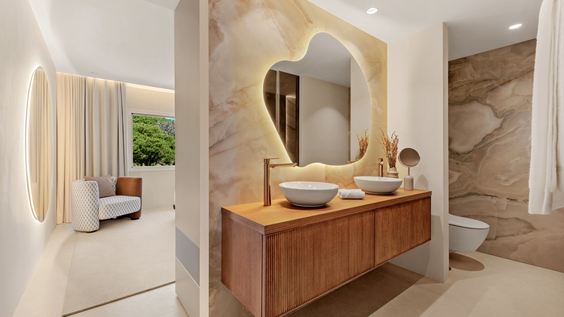 Stunning high end penthouse with spectacular sea views on the beachfront in Marbella East