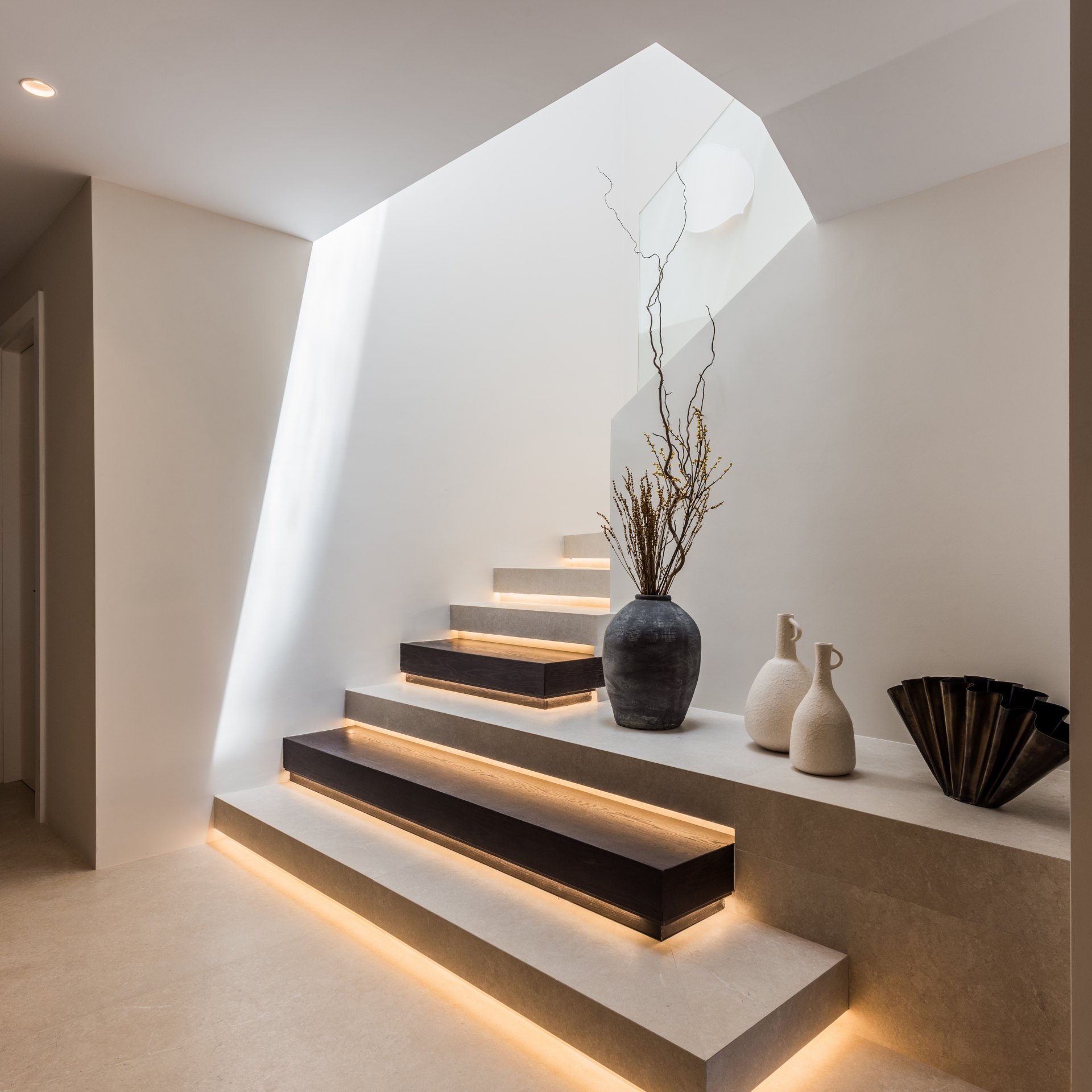 Stunning high end penthouse with spectacular sea views on the beachfront in Marbella East