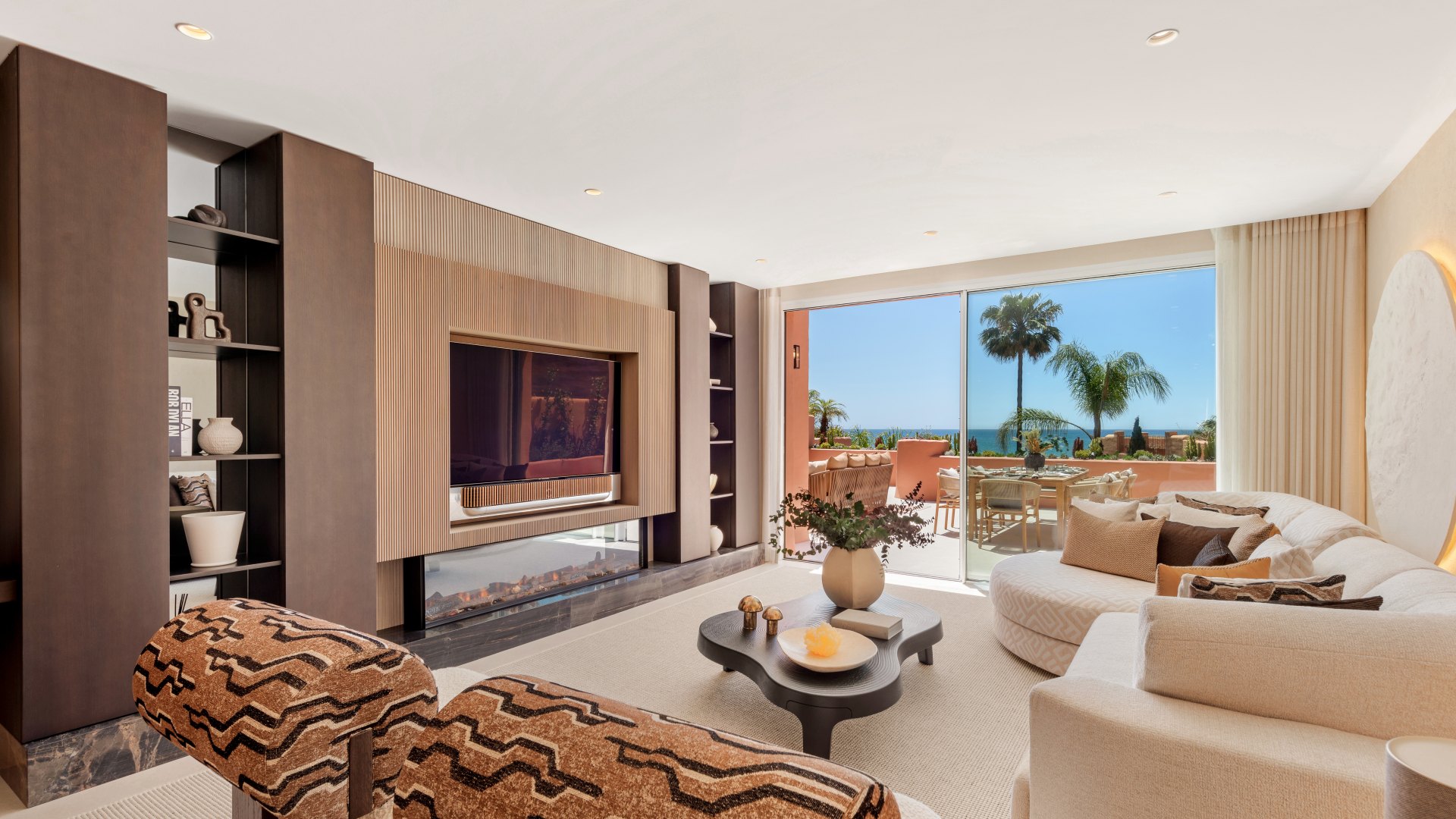 Stunning high end penthouse with spectacular sea views on the beachfront in Marbella East