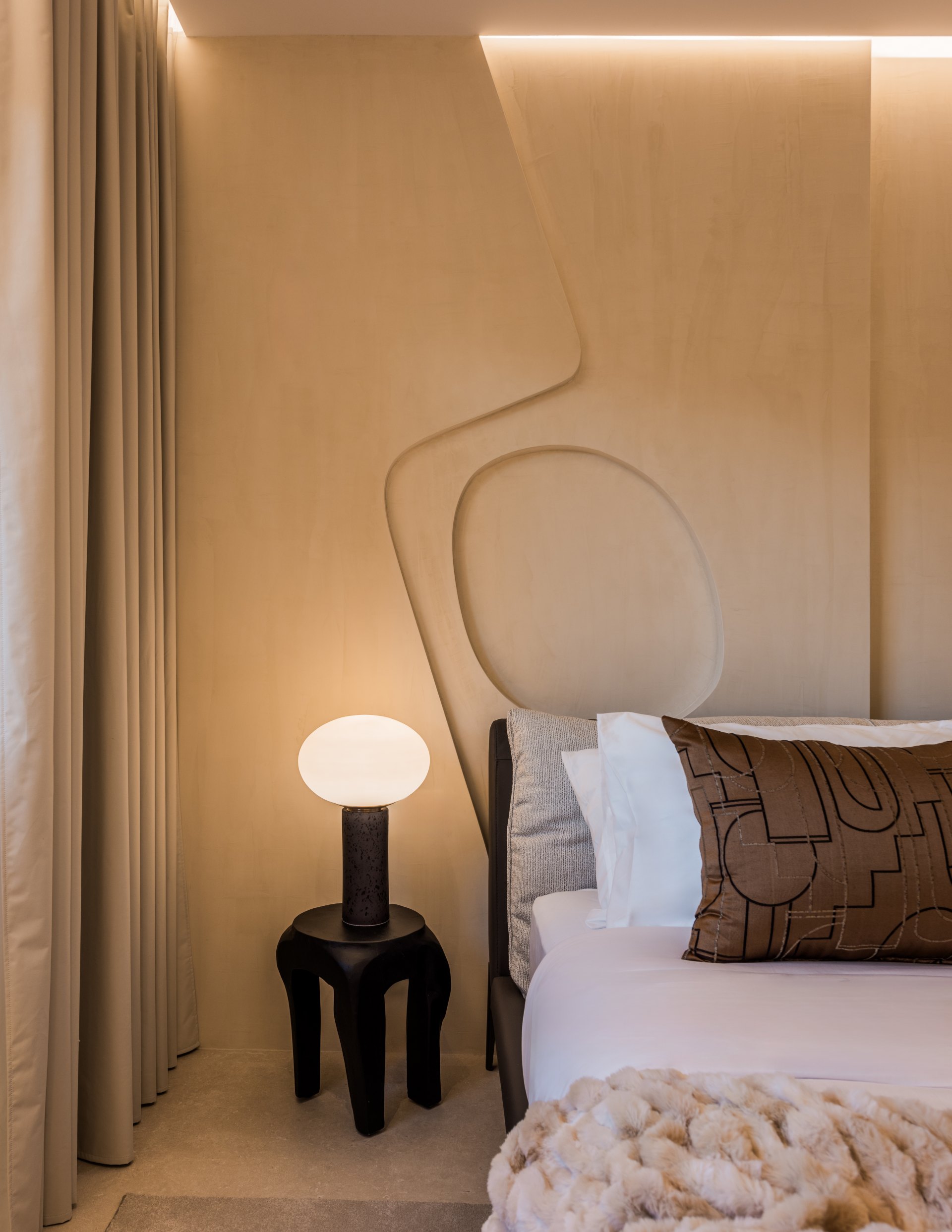 Stunning high end penthouse with spectacular sea views on the beachfront in Marbella East