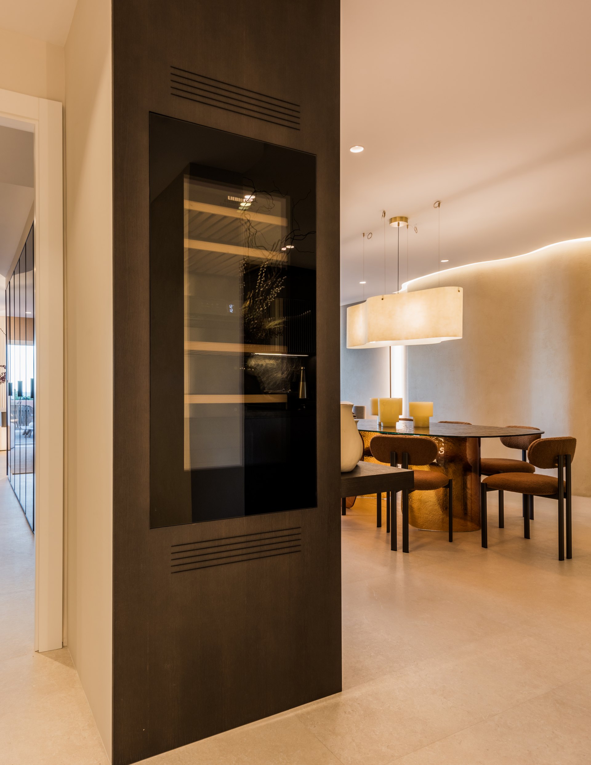 Stunning high end penthouse with spectacular sea views on the beachfront in Marbella East