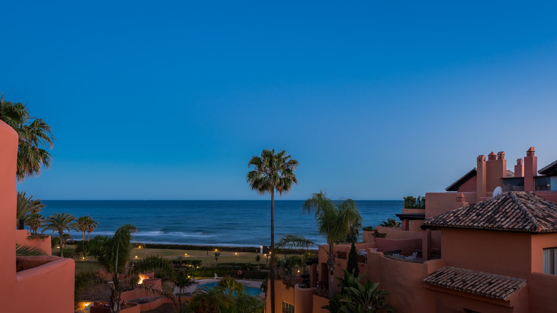 Stunning high end penthouse with spectacular sea views on the beachfront in Marbella East