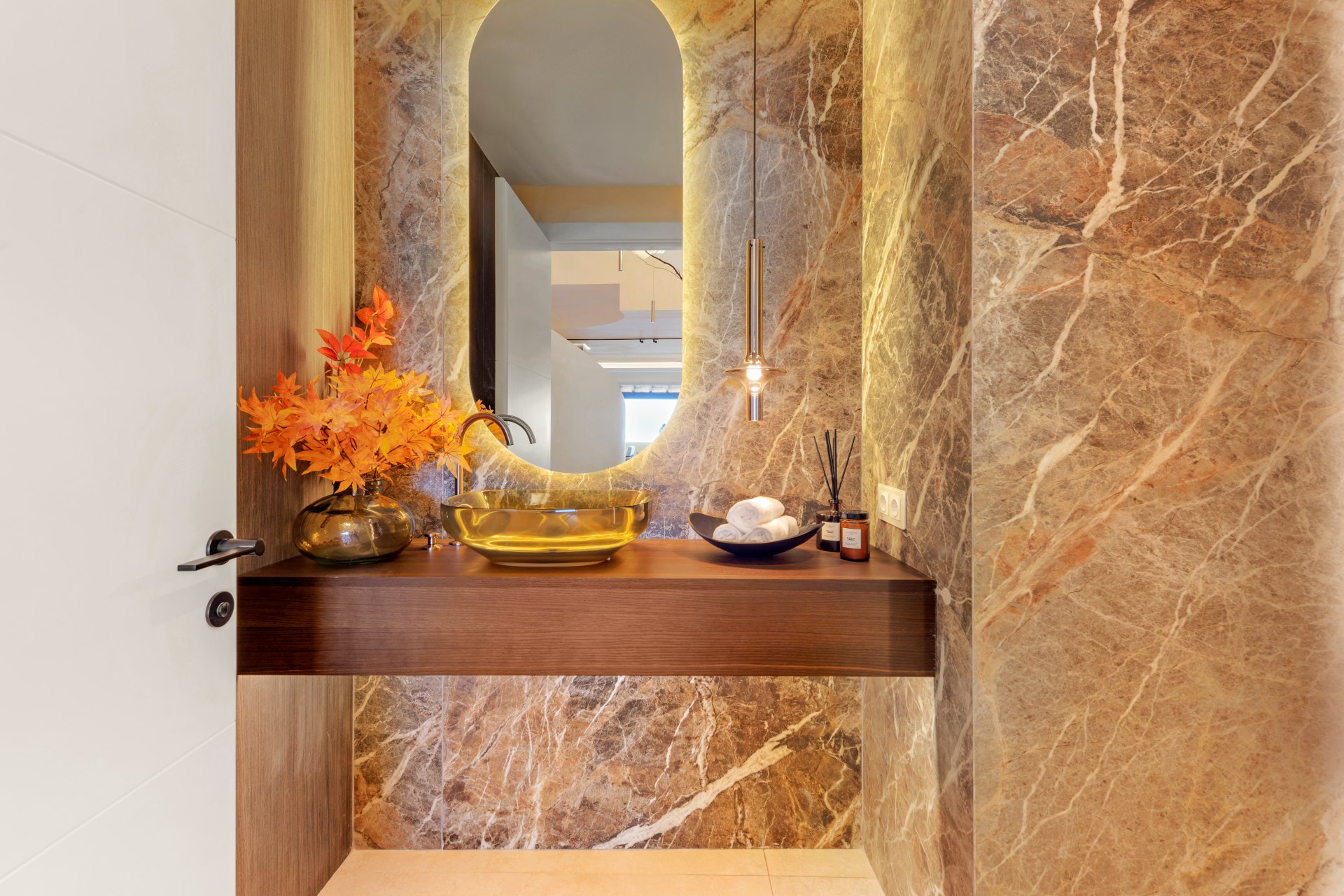 Excepcional ático dúplex con acceso directo a playa y vistas panorámicas al mar en Rio Real, Marbella Este