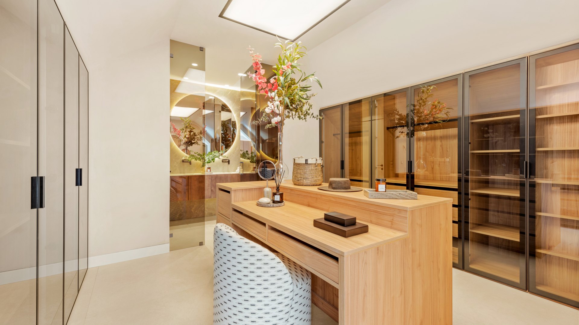 Excepcional ático dúplex con acceso directo a playa y vistas panorámicas al mar en Rio Real, Marbella Este