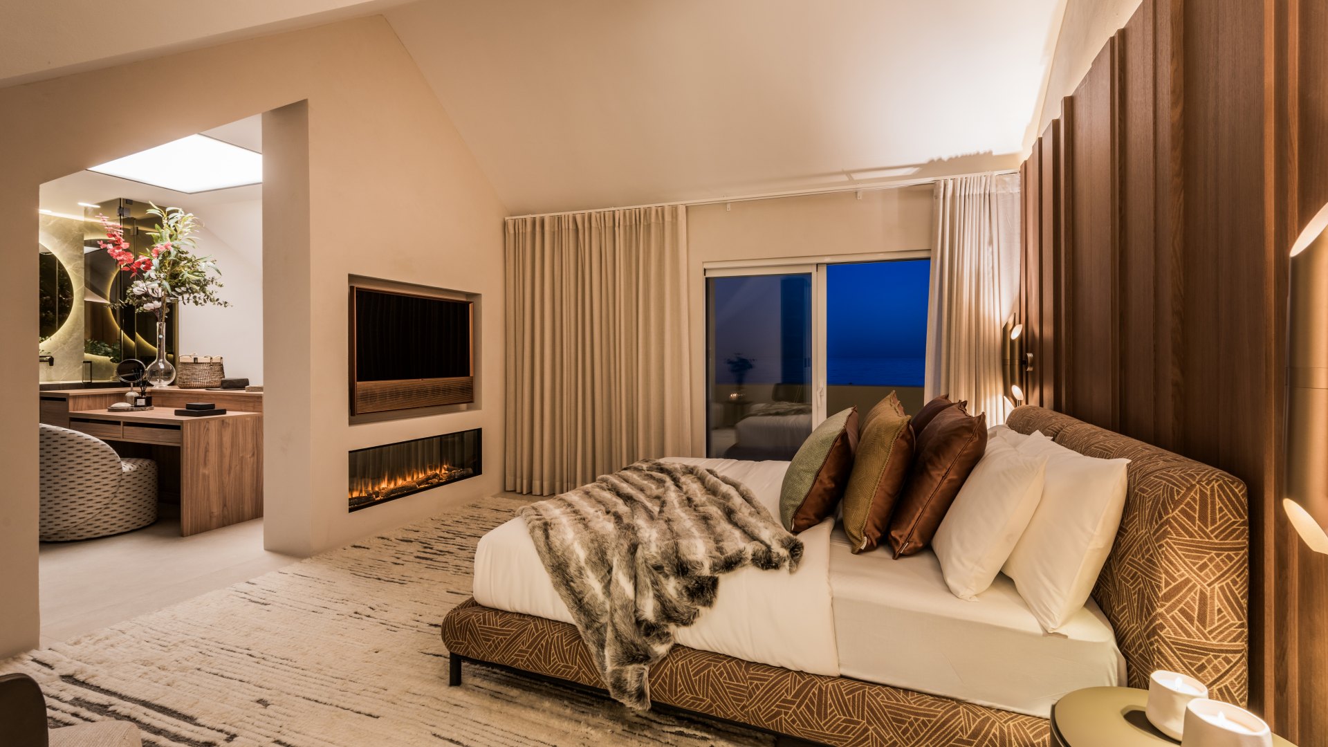 Excepcional ático dúplex con acceso directo a playa y vistas panorámicas al mar en Rio Real, Marbella Este