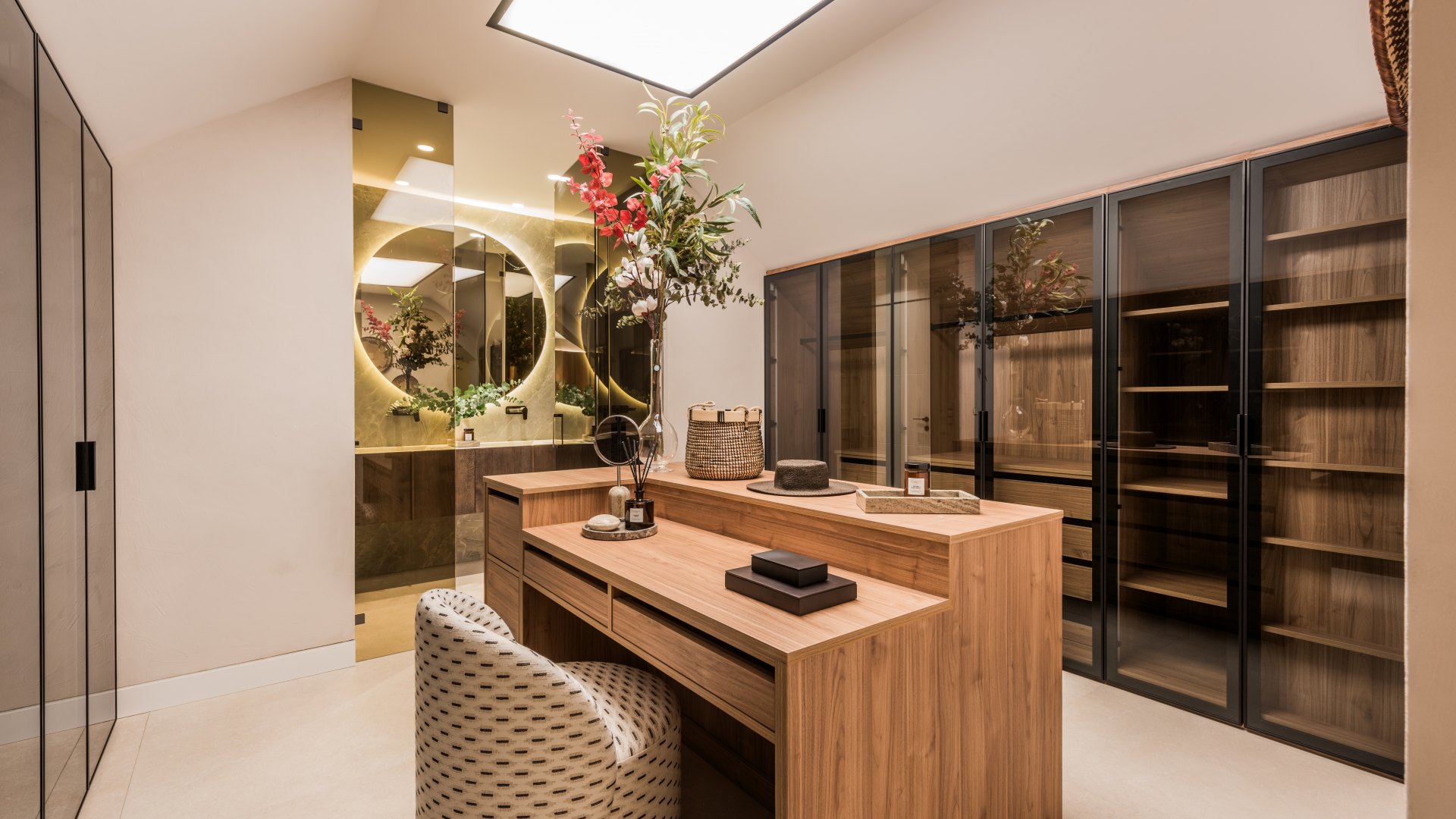 Excepcional ático dúplex con acceso directo a playa y vistas panorámicas al mar en Rio Real, Marbella Este