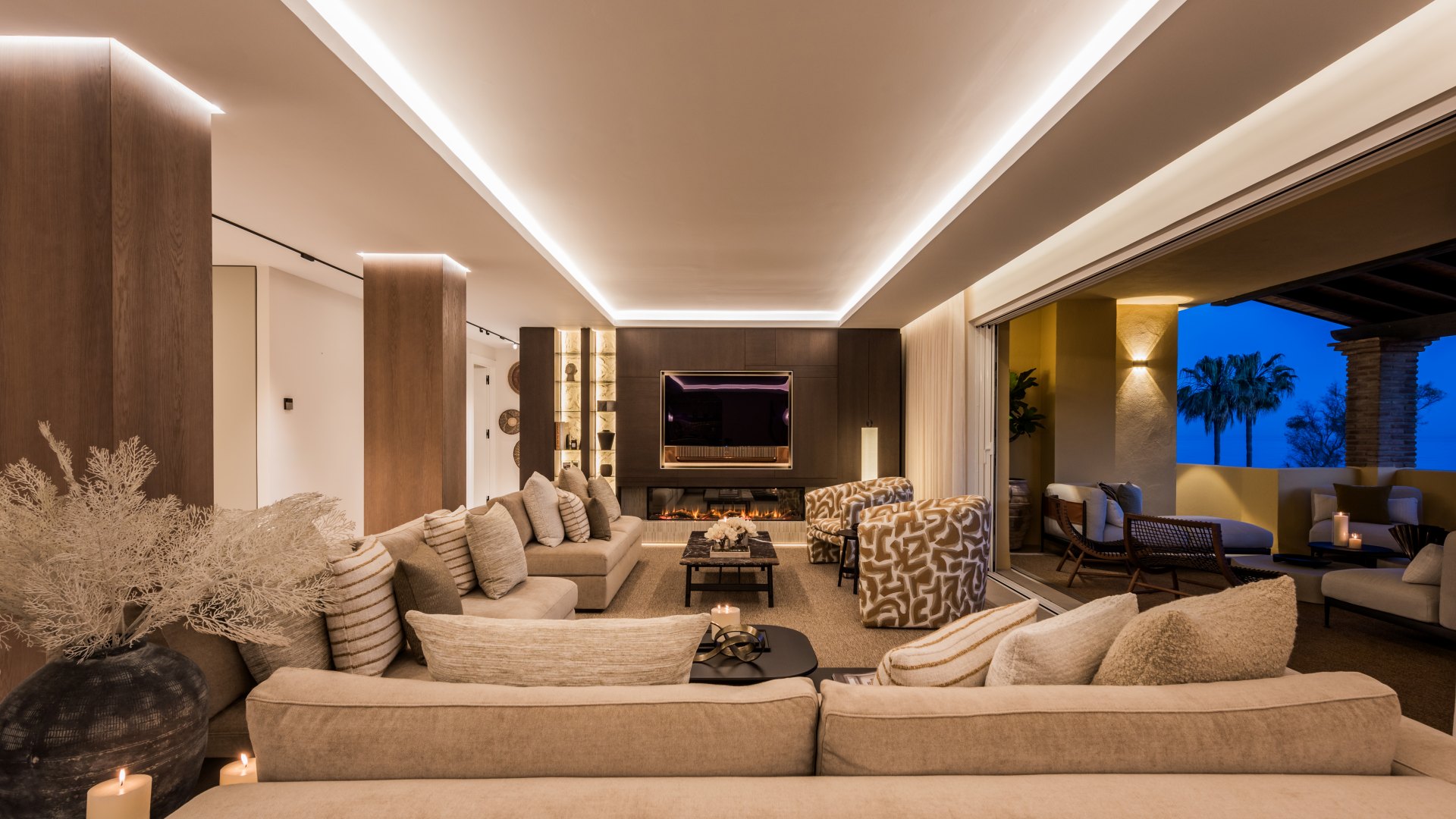 Excepcional ático dúplex con acceso directo a playa y vistas panorámicas al mar en Rio Real, Marbella Este