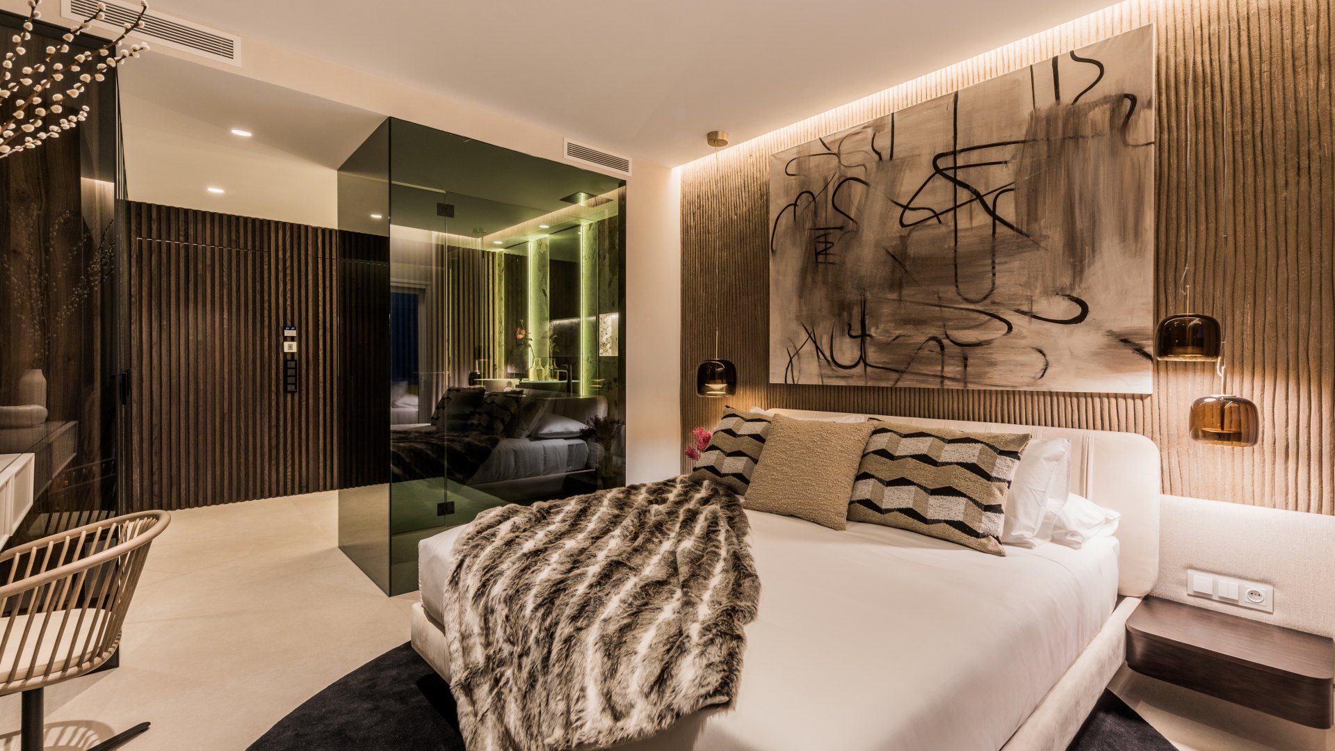 Excepcional ático dúplex con acceso directo a playa y vistas panorámicas al mar en Rio Real, Marbella Este