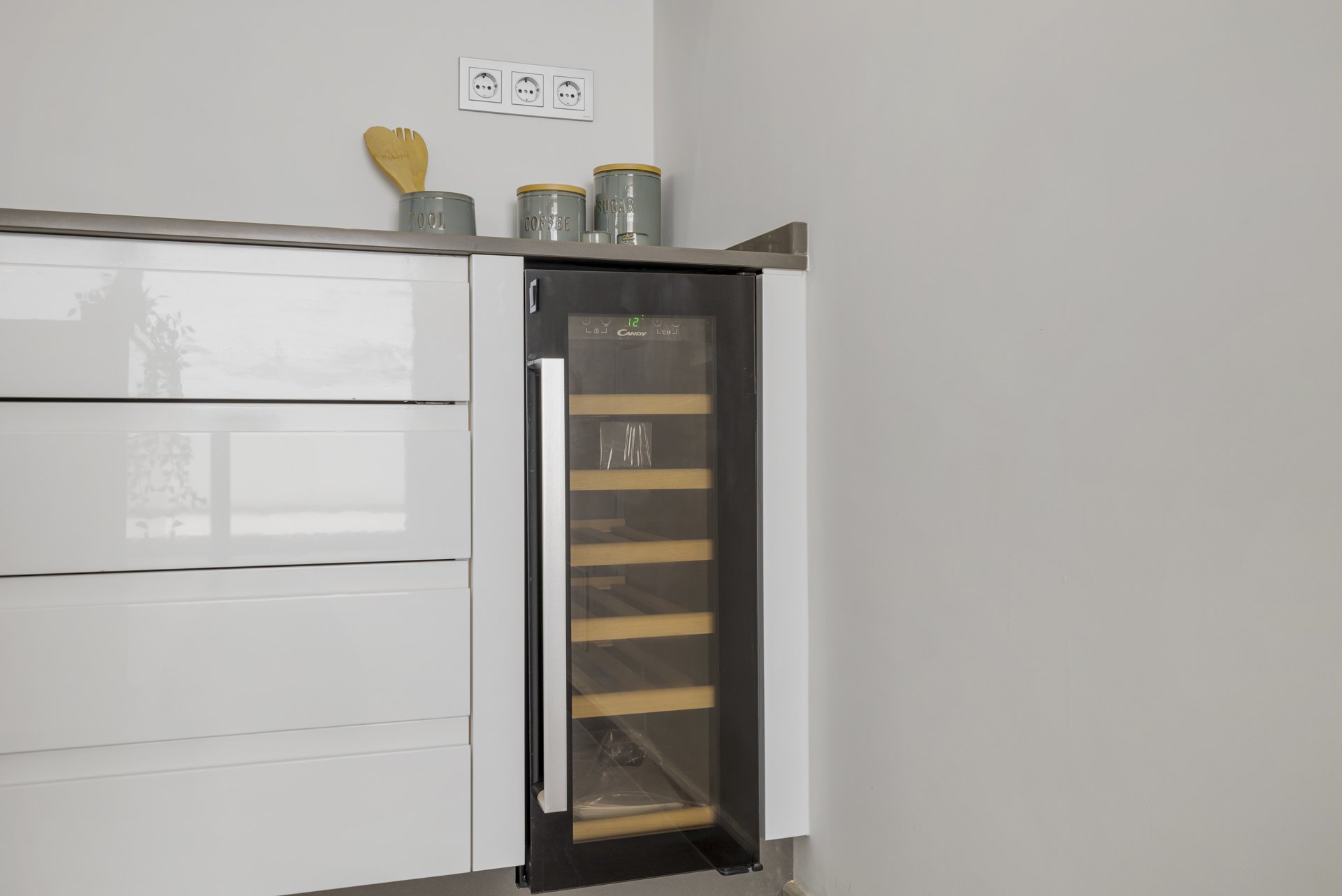 Espectaculares vistas y acceso directo a la playa desde este Atico Duplex en Estepona