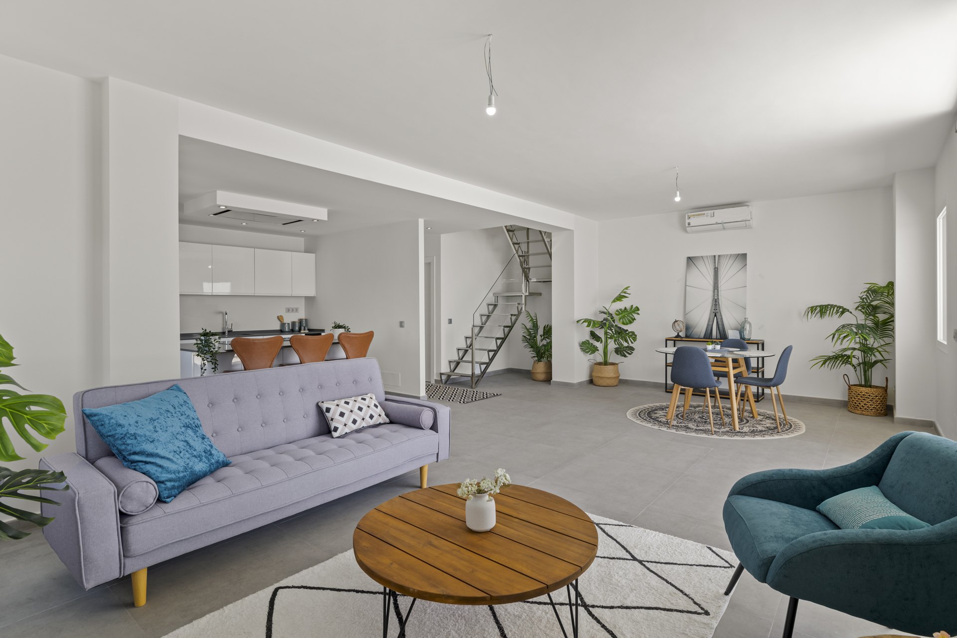 Espectaculares vistas y acceso directo a la playa desde este Atico Duplex en Estepona