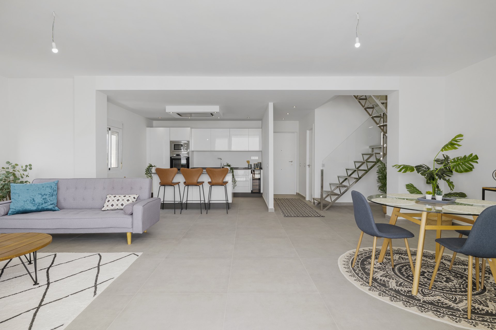 Espectaculares vistas y acceso directo a la playa desde este Atico Duplex en Estepona