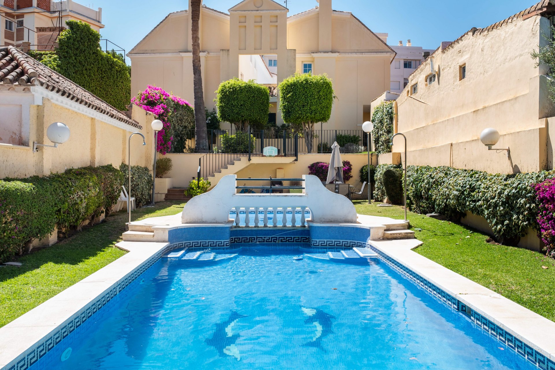 Charming semi-detached house in bajo Limonar