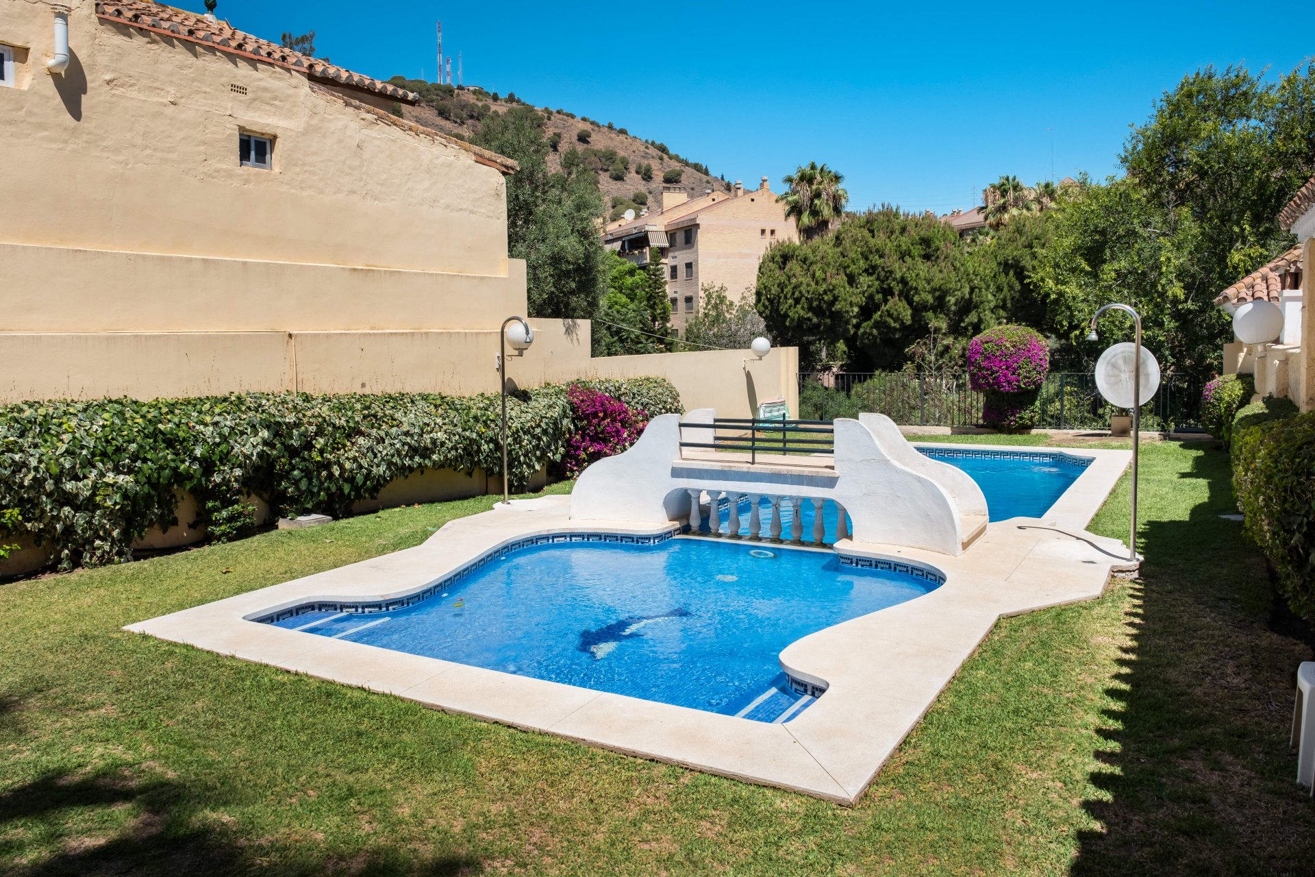 Charming semi-detached house in bajo Limonar