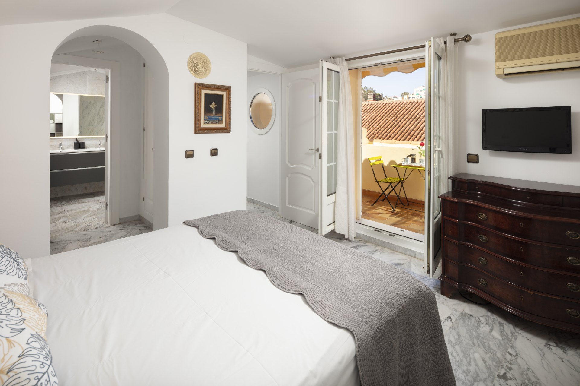 Charming semi-detached house in bajo Limonar