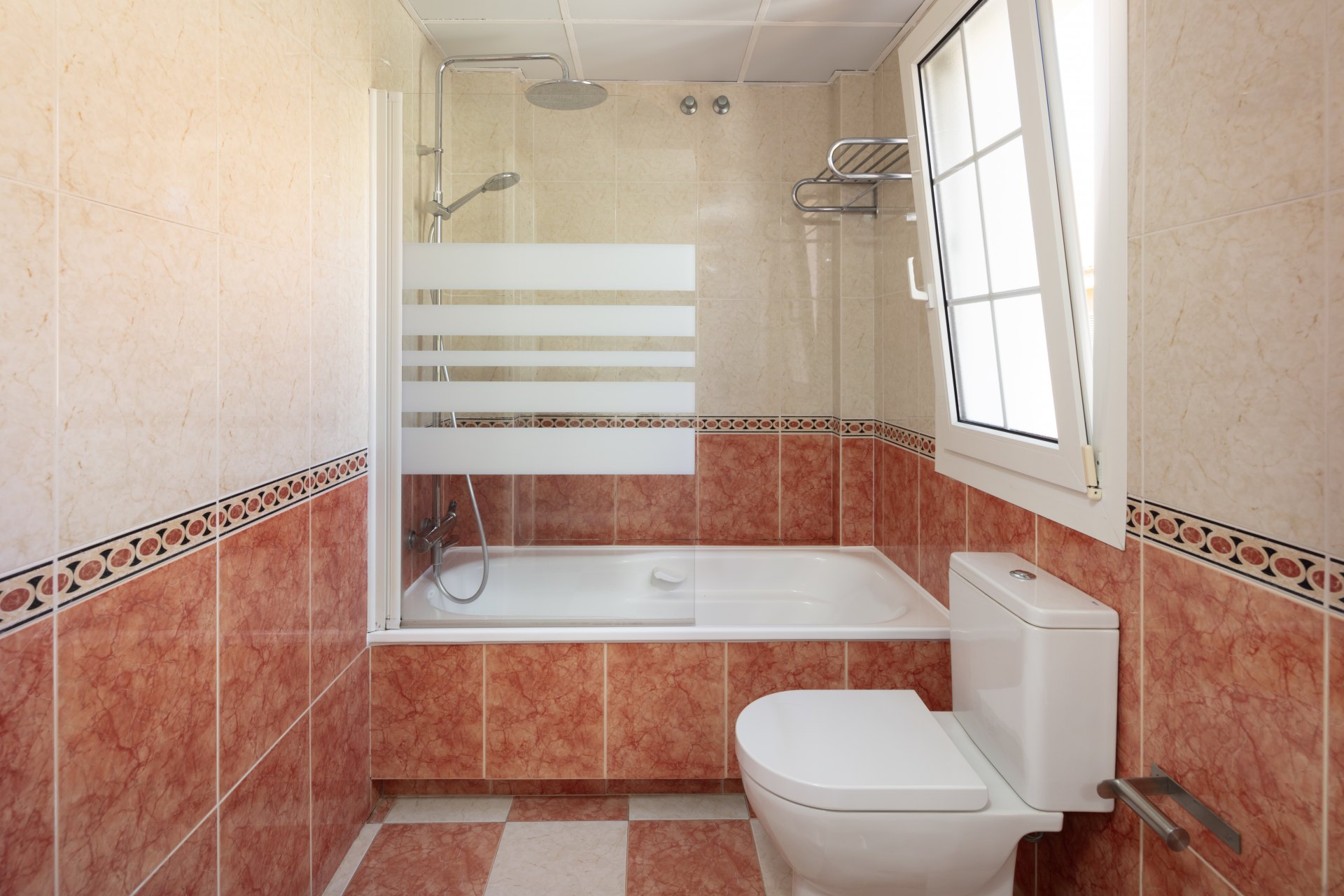 Charming semi-detached house in bajo Limonar