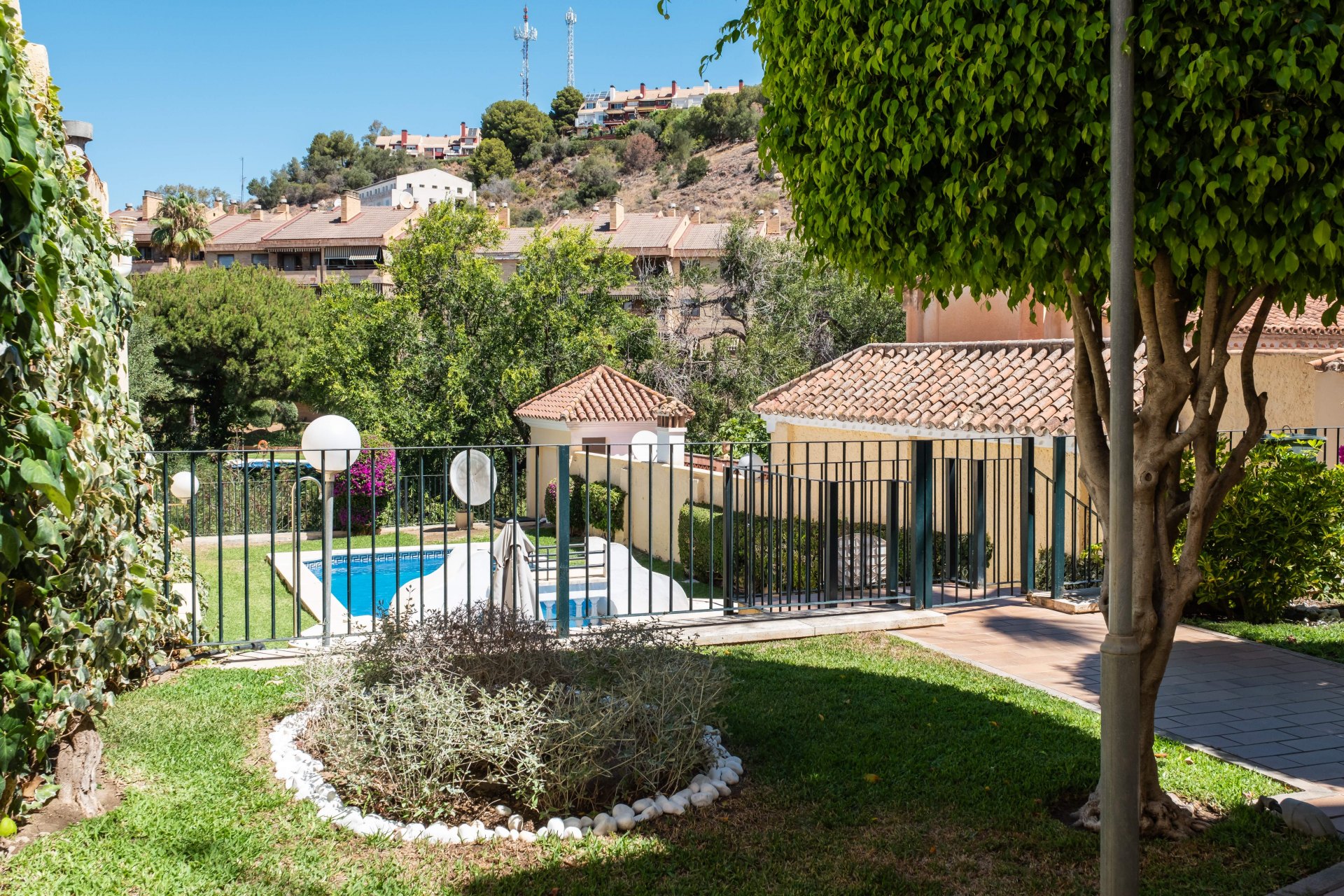 Charming semi-detached house in bajo Limonar