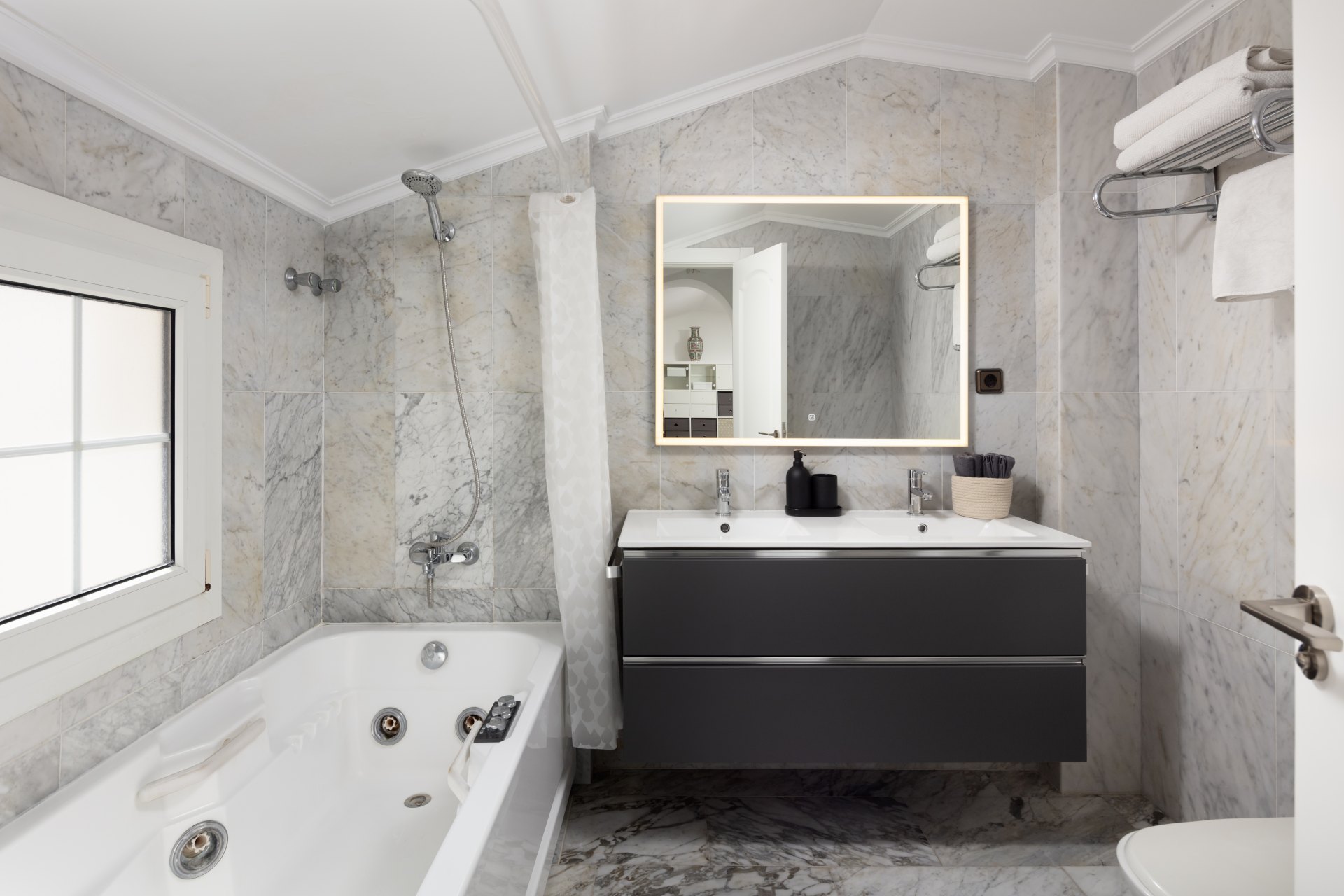 Charming semi-detached house in bajo Limonar