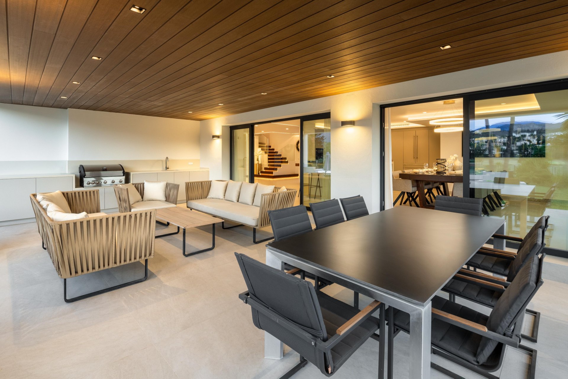 Magnifica villa rodeada de vegetación a pies del campo de golf Los Naranjos, Nueva Andalucia