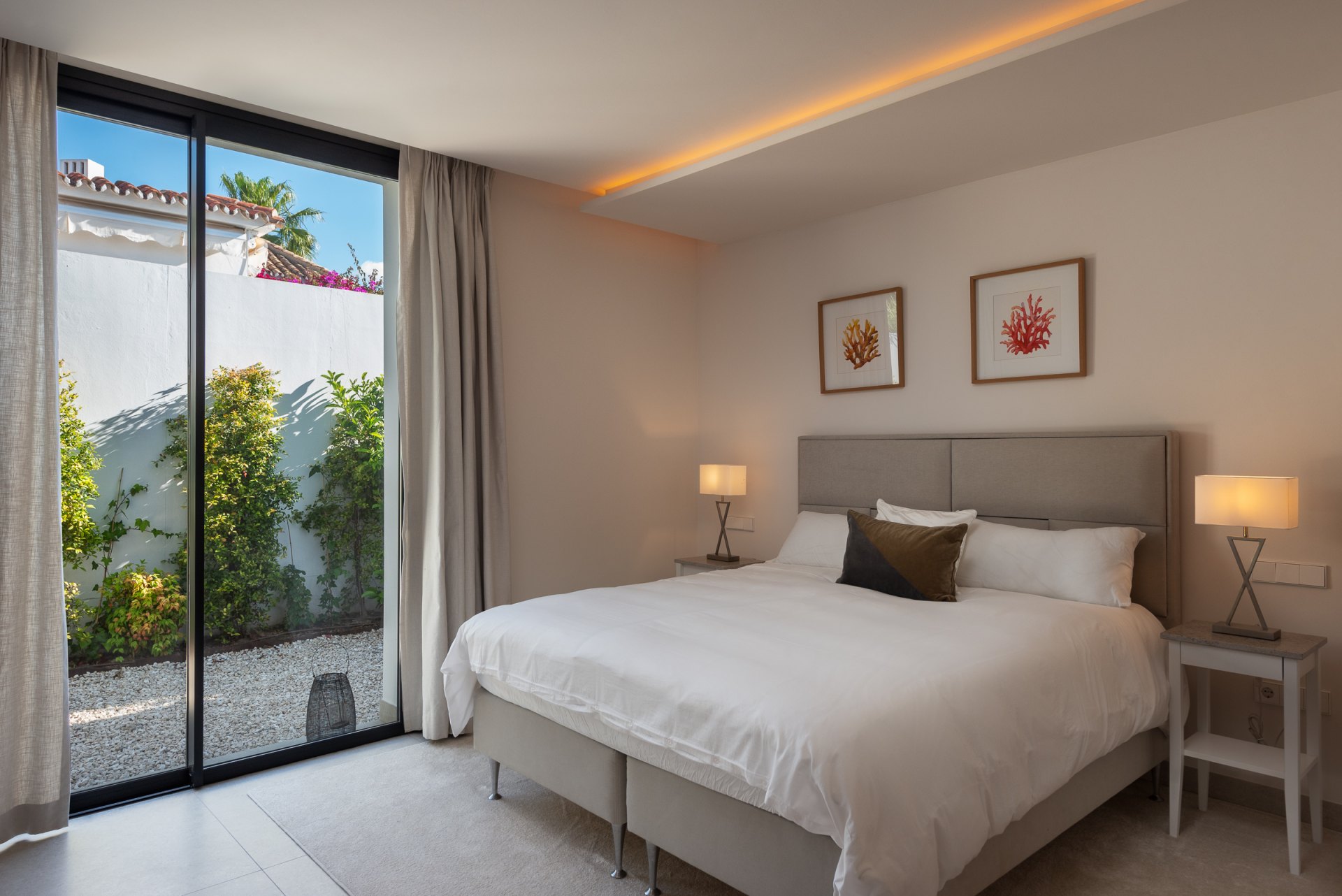 Imponente villa con increíbles vistas panorámicas en pleno corazón del valle de golf en Aloha, Nueva Andalucía