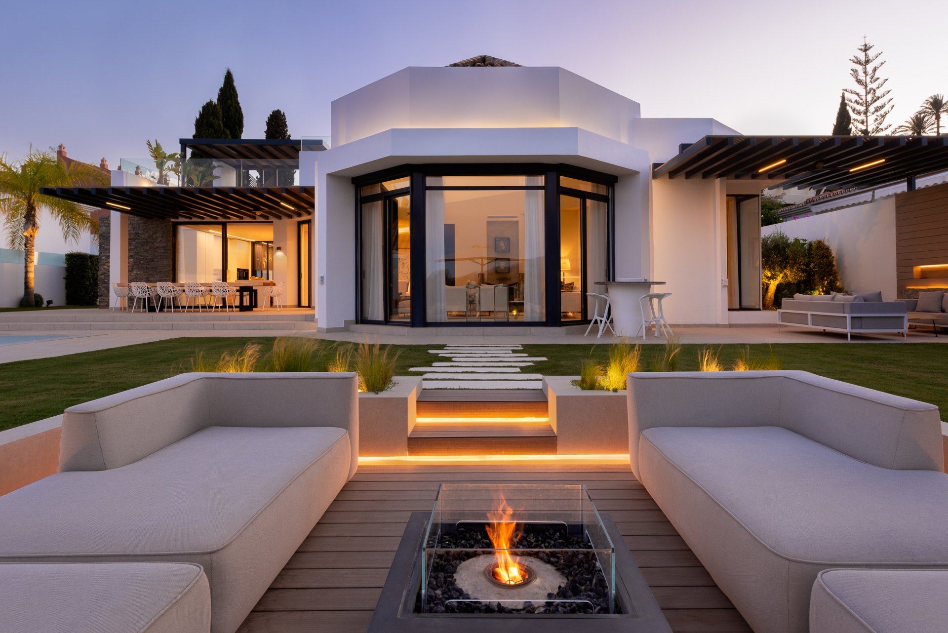 Imponente villa con increíbles vistas panorámicas en pleno corazón del valle de golf en Aloha, Nueva Andalucía