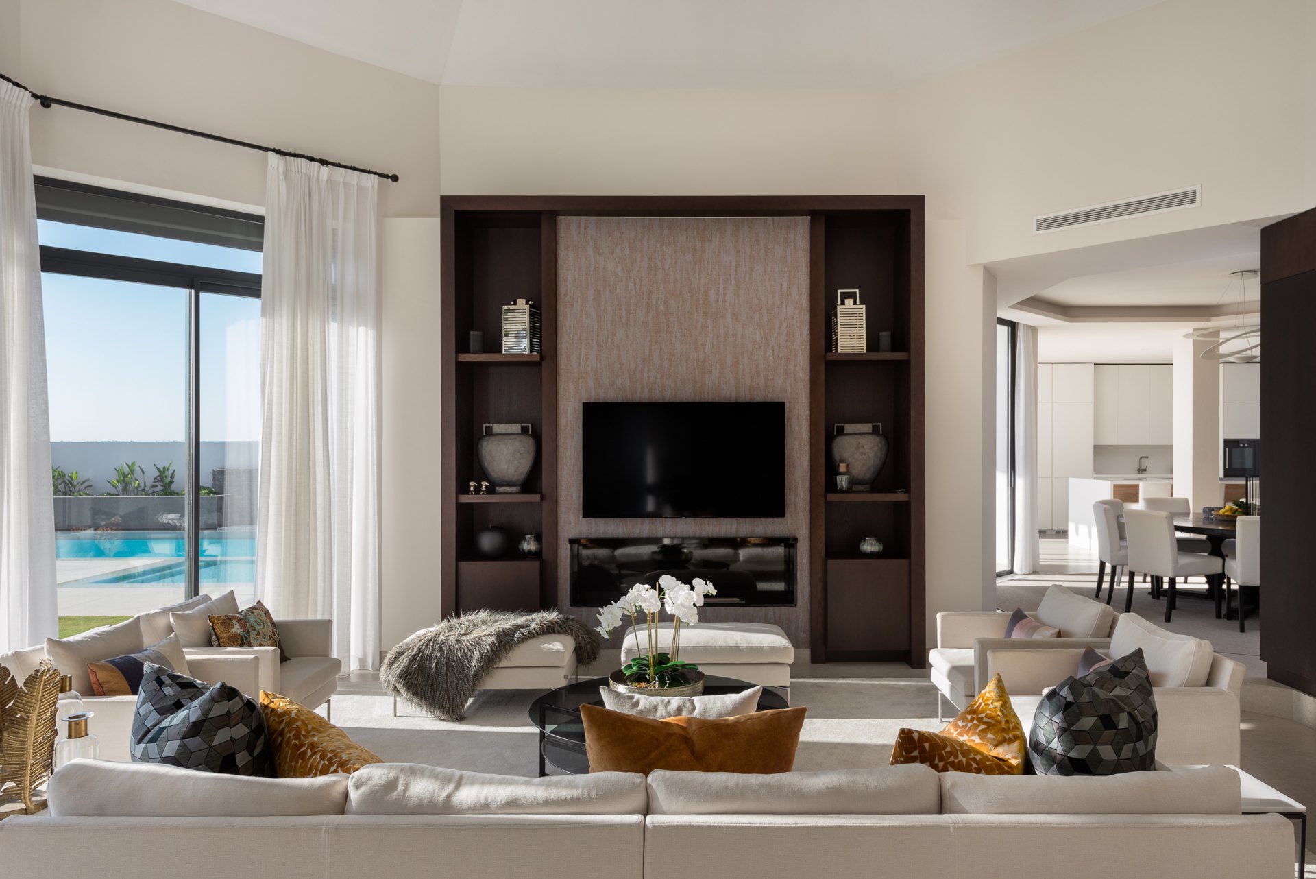 Imponente villa con increíbles vistas panorámicas en pleno corazón del valle de golf en Aloha, Nueva Andalucía