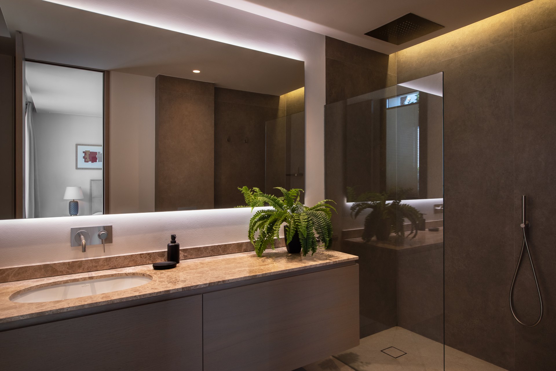 Imponente villa con increíbles vistas panorámicas en pleno corazón del valle de golf en Aloha, Nueva Andalucía