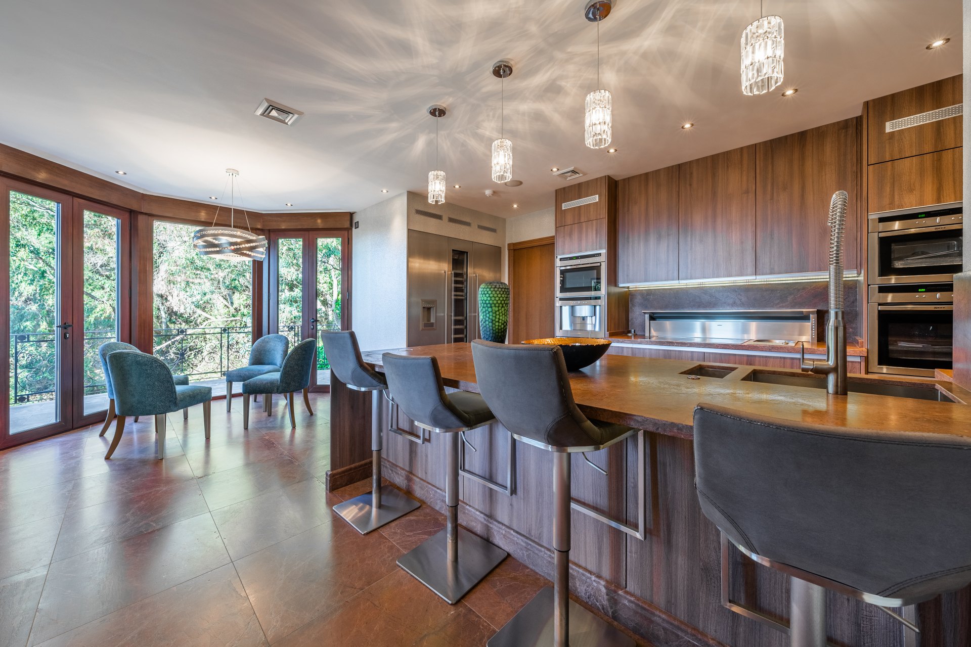 Preciosa villa en Marbella Este con vistas panorámicas