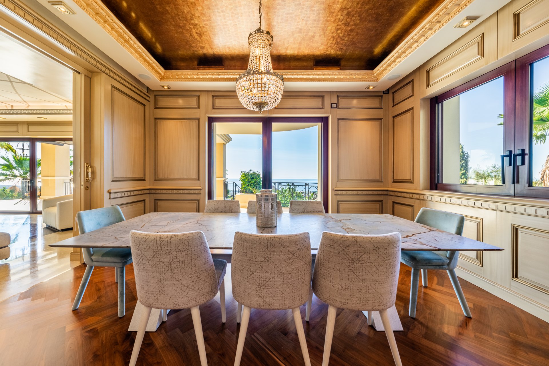 Preciosa villa en Marbella Este con vistas panorámicas