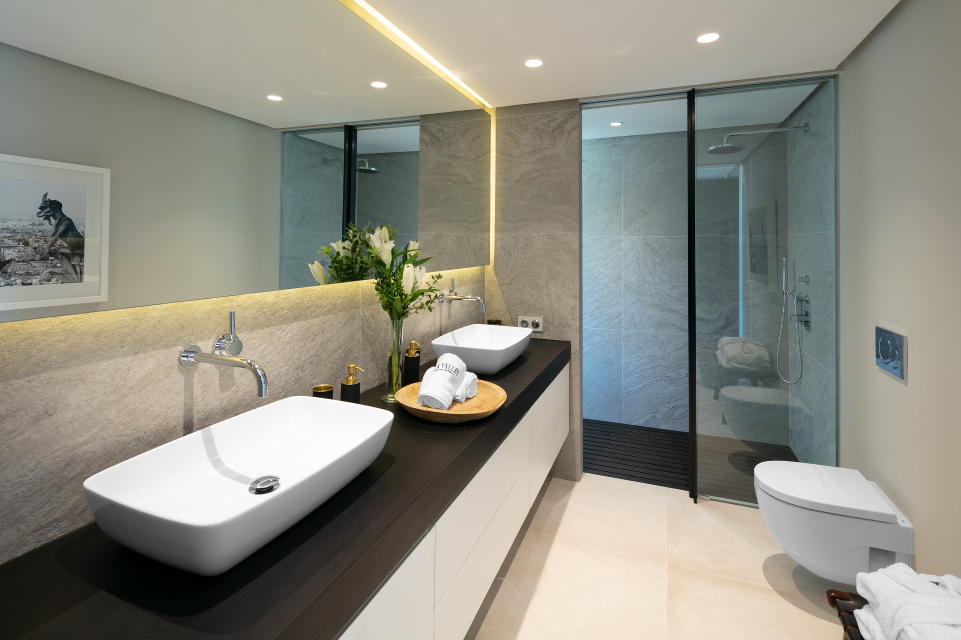 Villa with sea views and beautiful greenery in El Madroñal