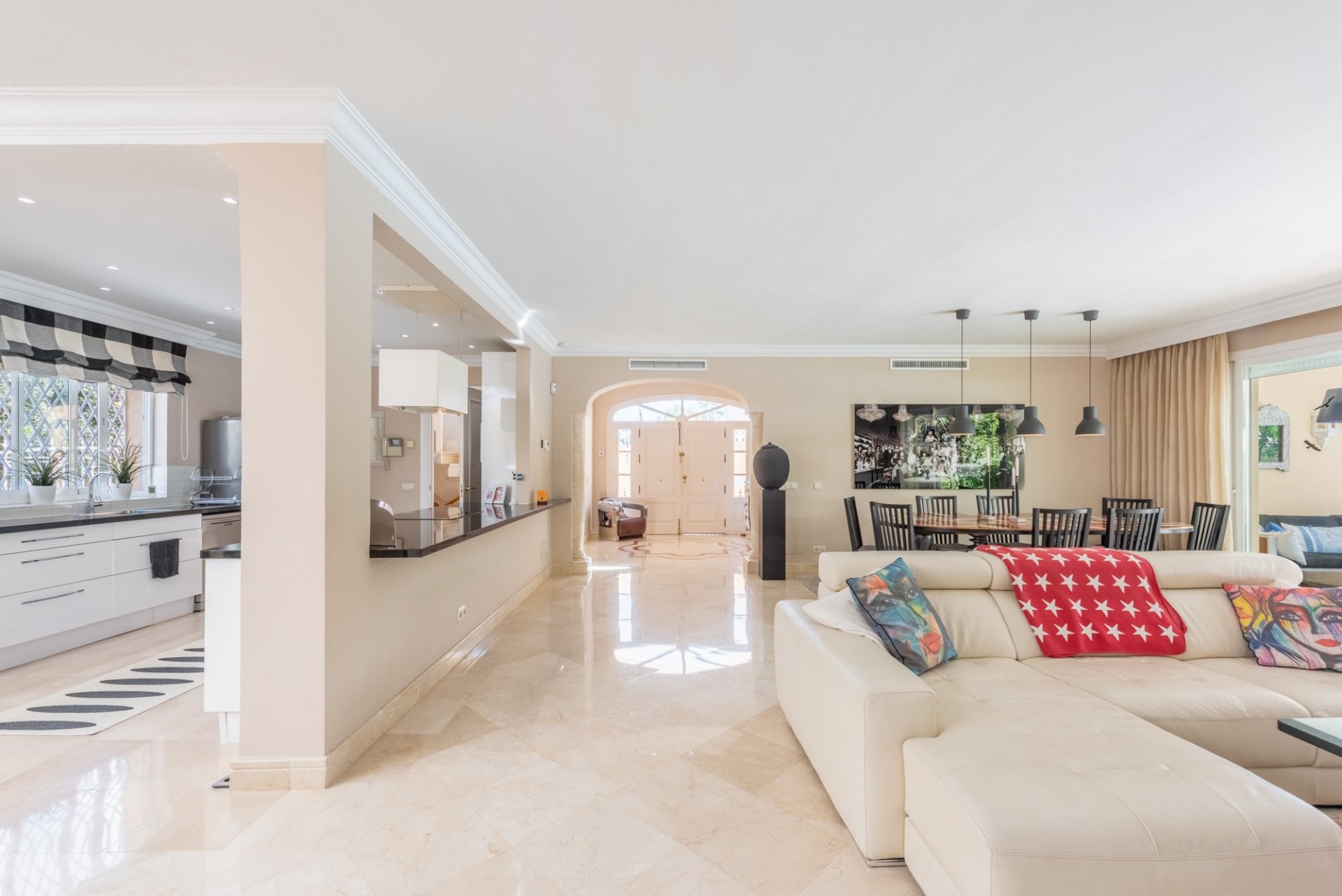 Timeless Villa on Golden Mile Beachside