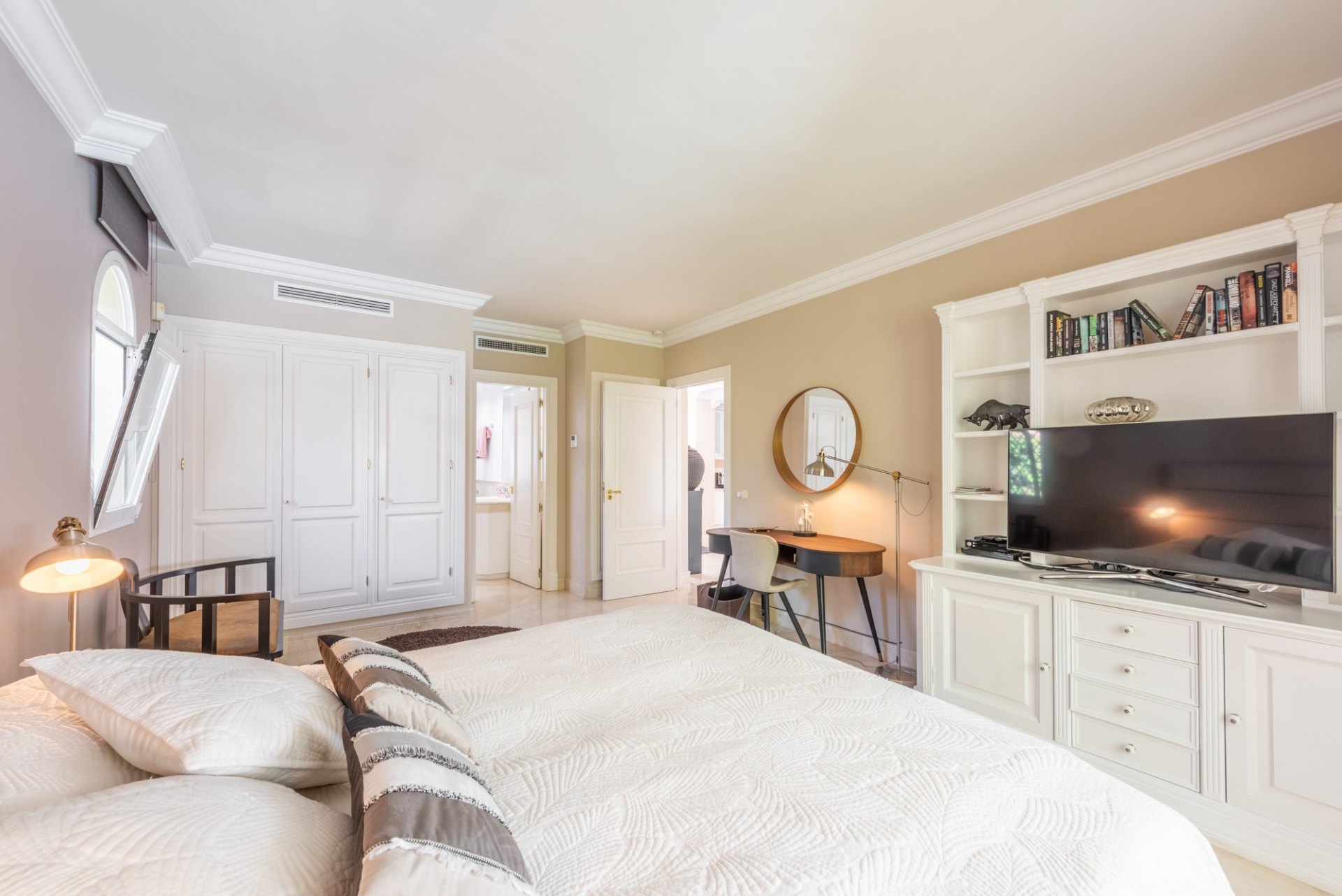 Timeless Villa on Golden Mile Beachside