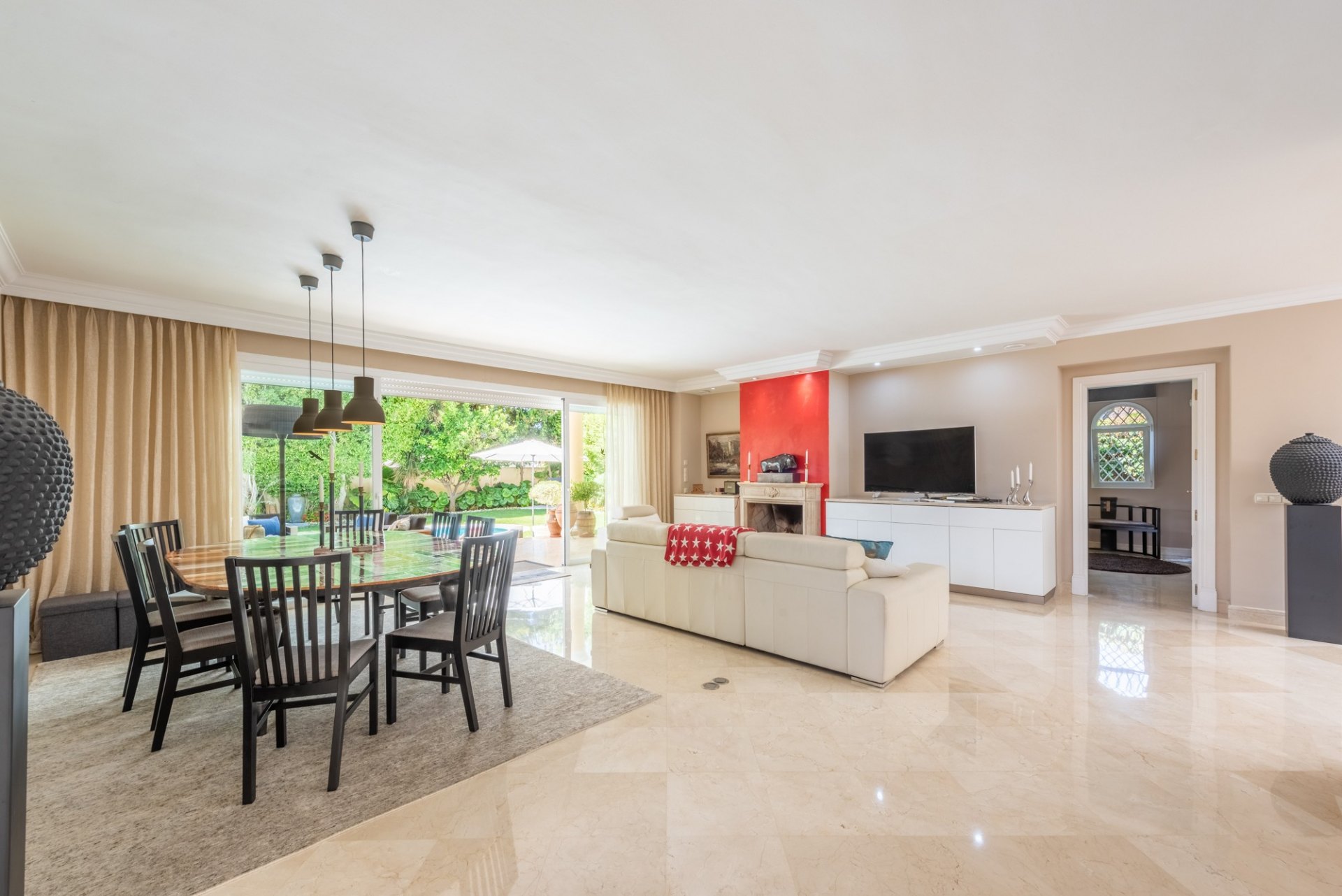 Timeless Villa on Golden Mile Beachside