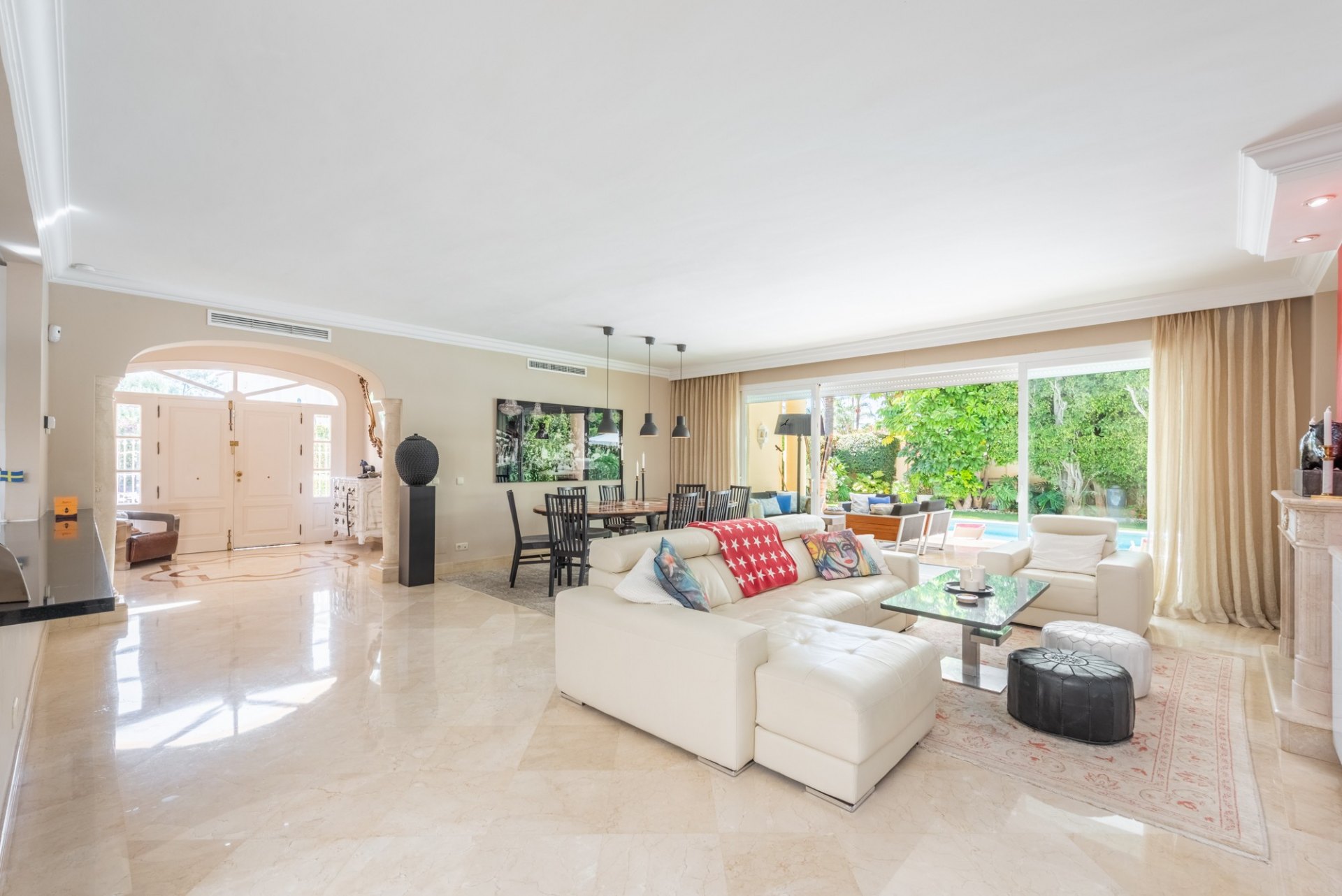 Timeless Villa on Golden Mile Beachside