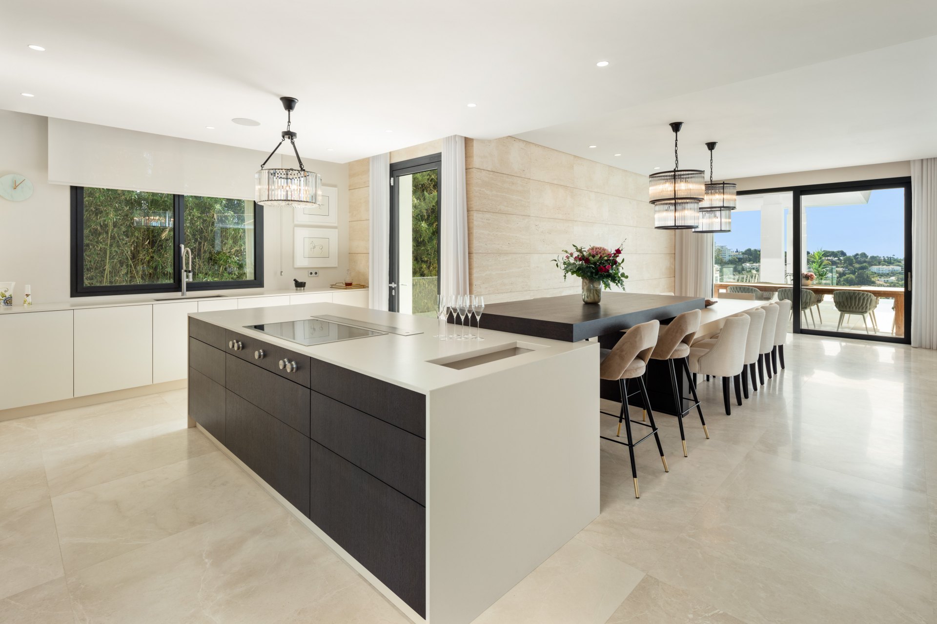 Villa in El Paraíso with incredible views of the sea, golf and nature