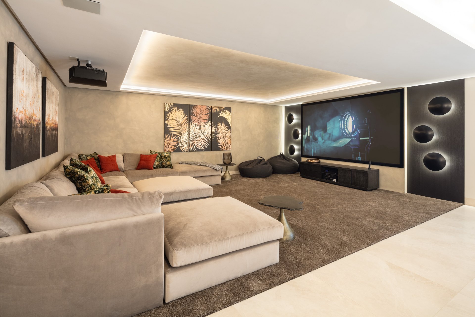 Villa in El Paraíso with incredible views of the sea, golf and nature