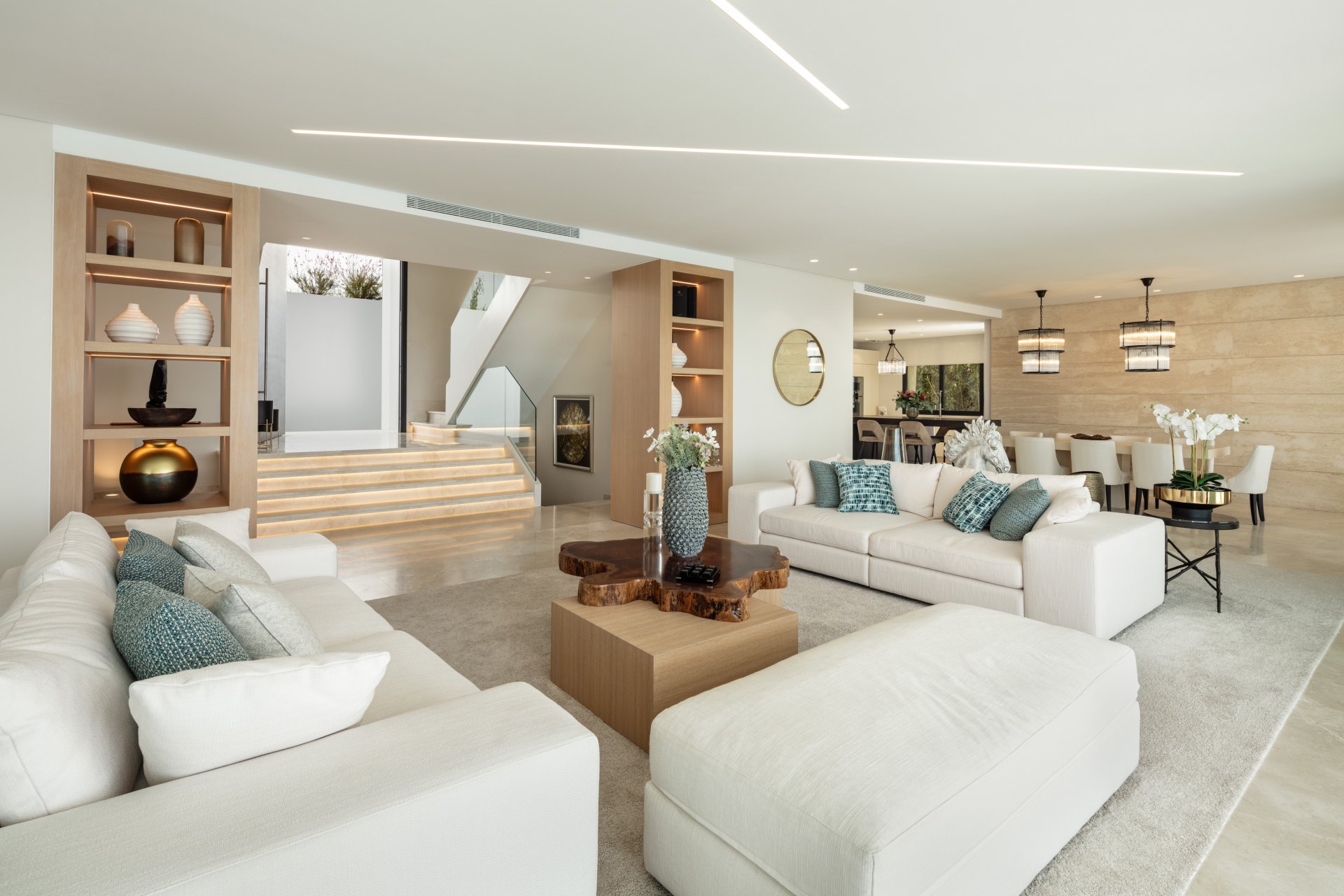 Villa in El Paraíso with incredible views of the sea, golf and nature