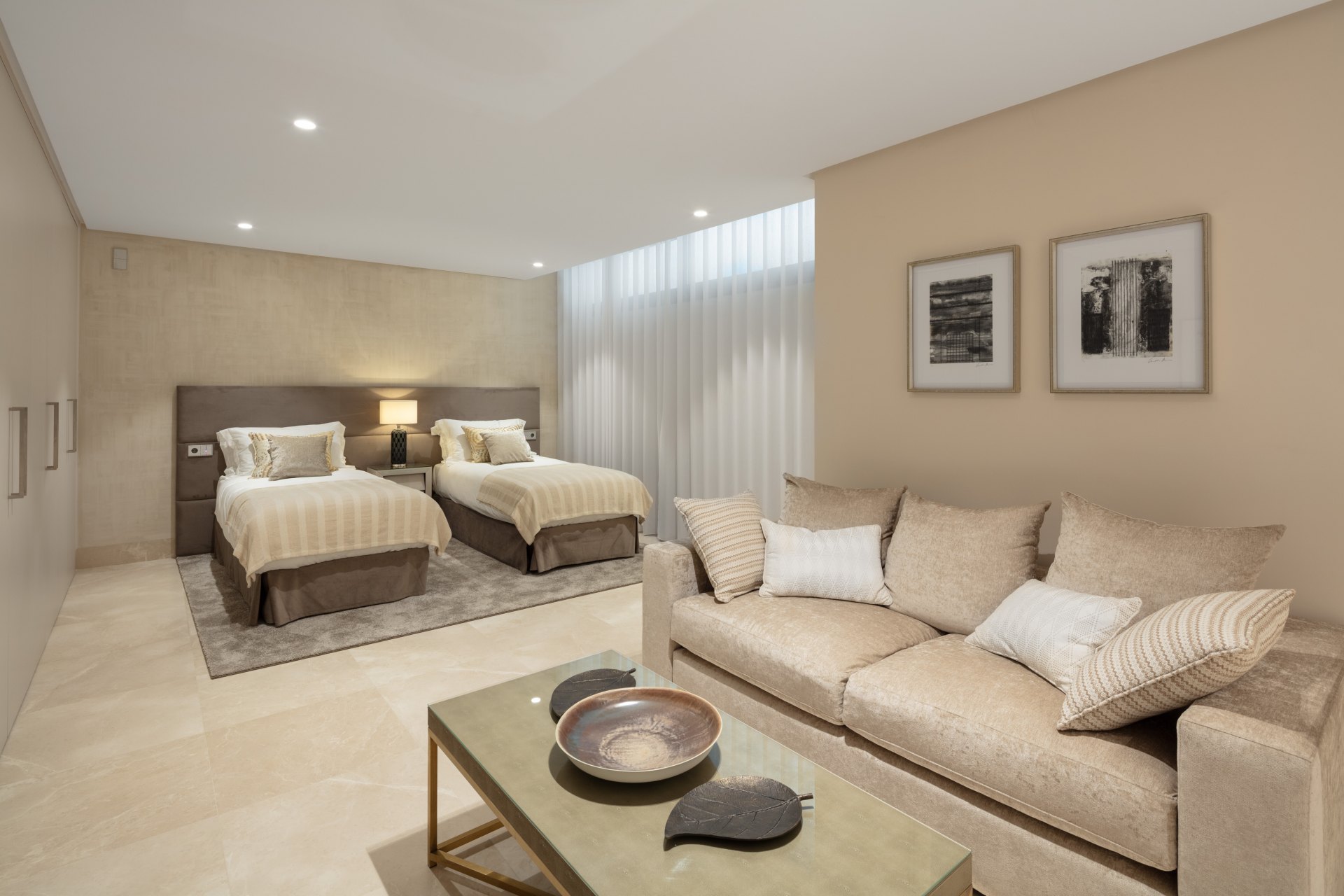 Villa in El Paraíso with incredible views of the sea, golf and nature